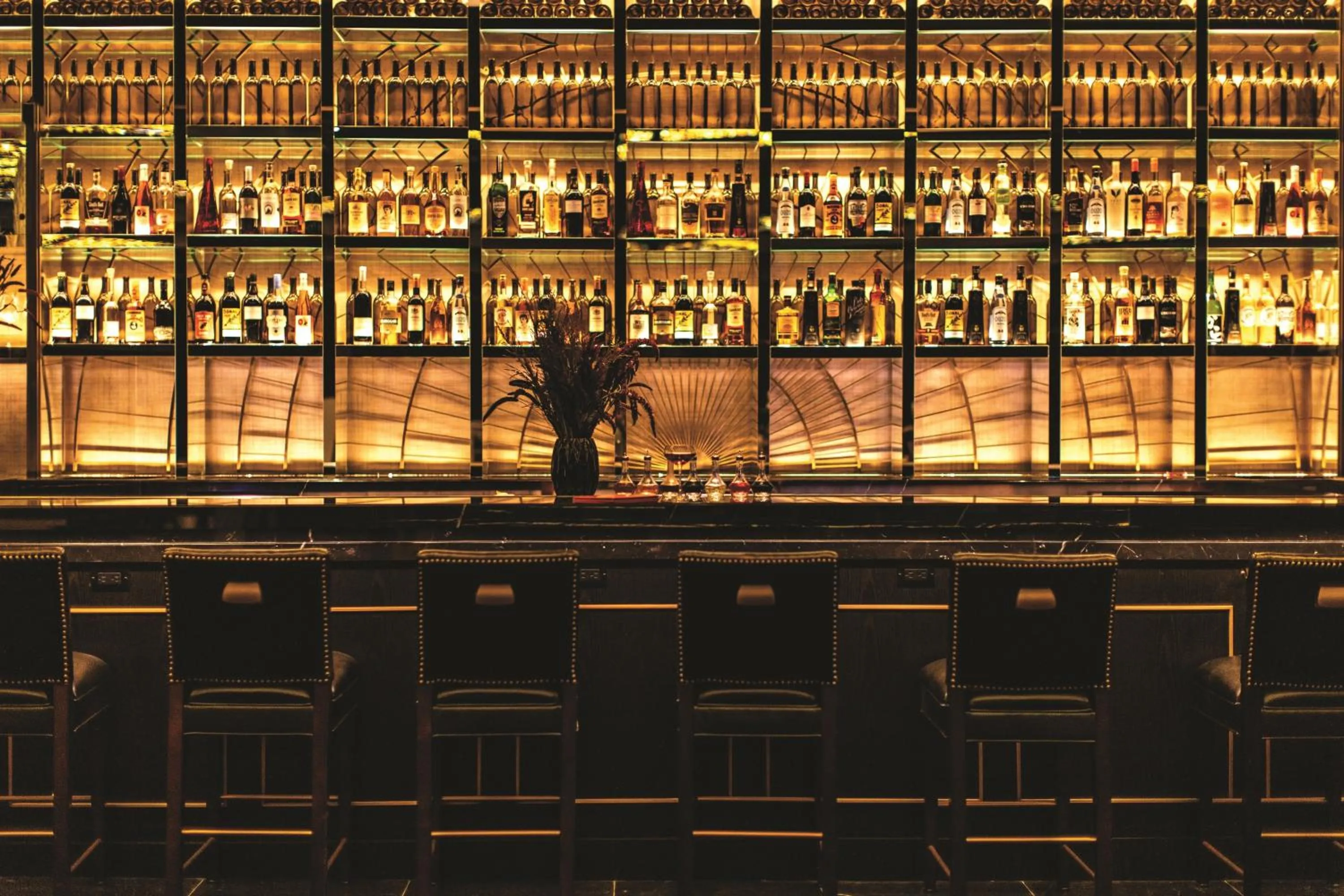 Lounge or bar in NoMad Las Vegas