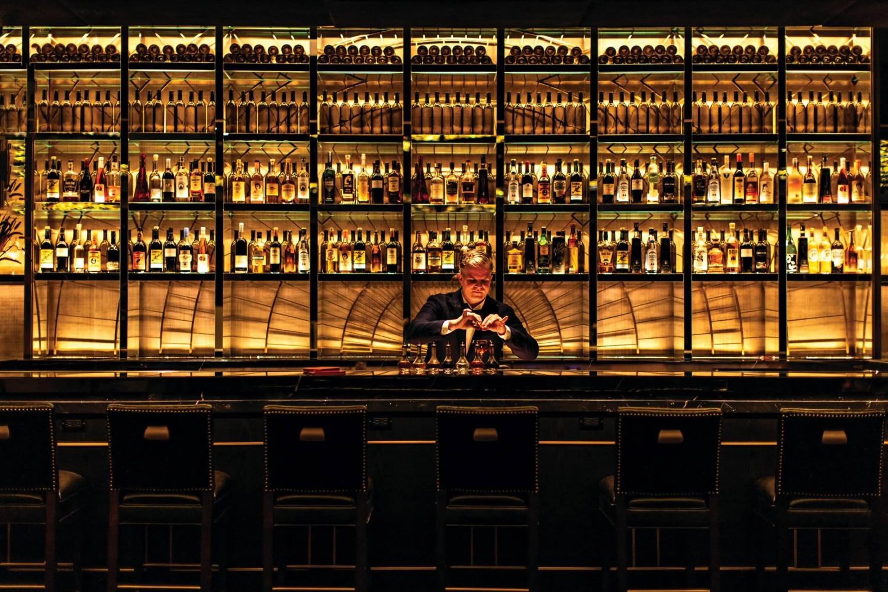 Lounge or bar in NoMad Las Vegas