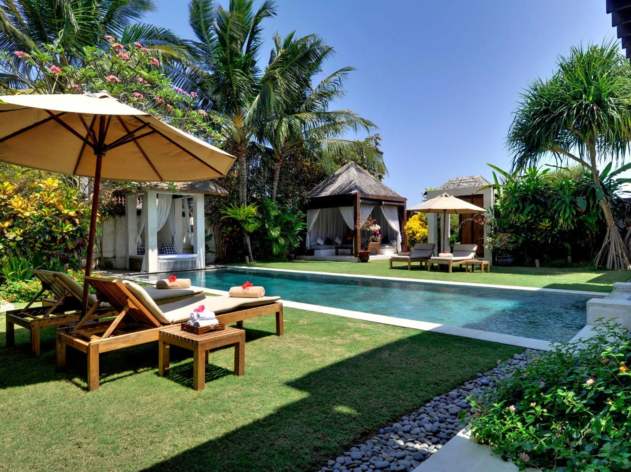 Garden in Majapahit Beach Villas by Nakula