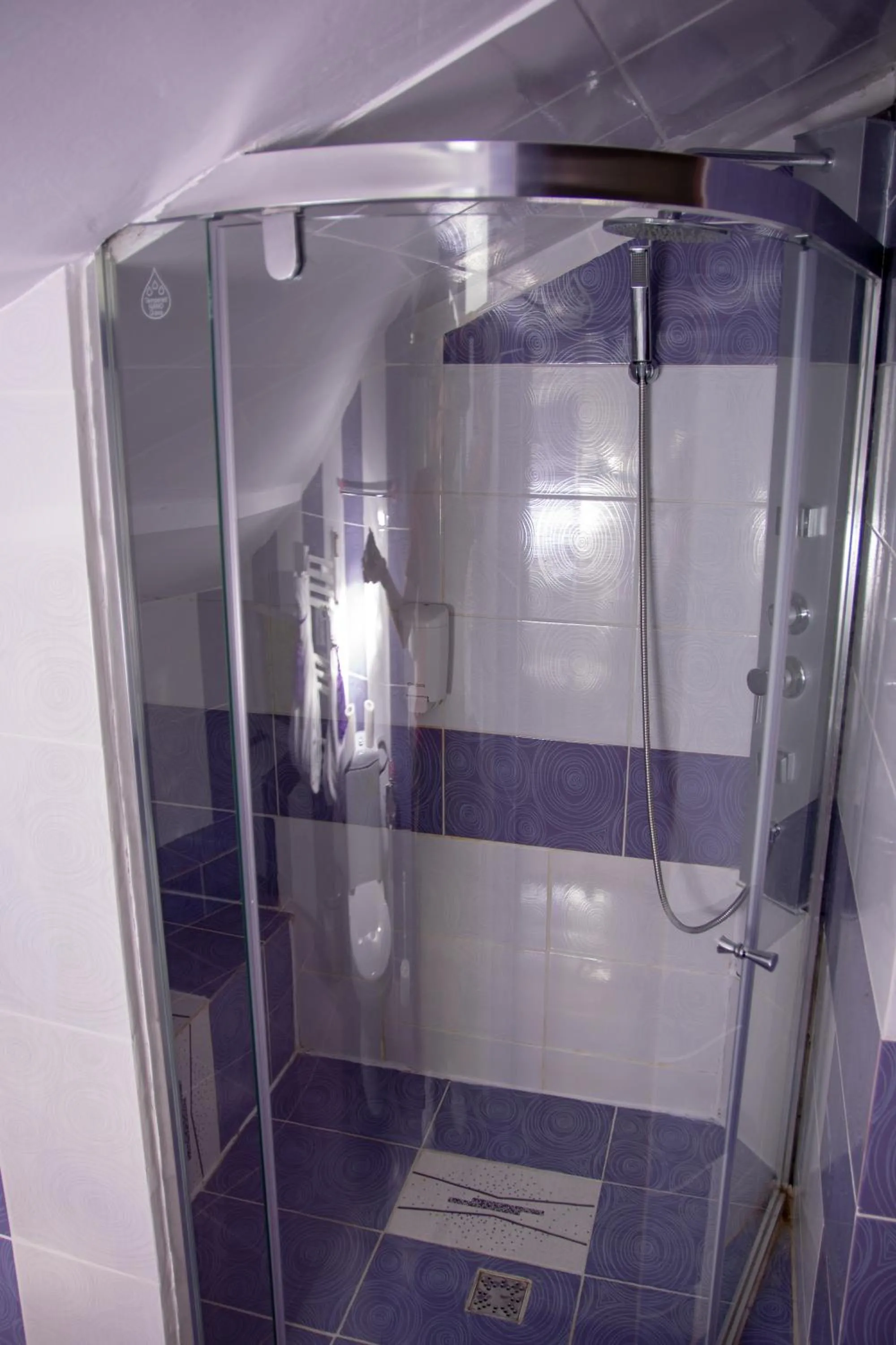 Shower in Iris SMART Boutique Self Check-in 24h
