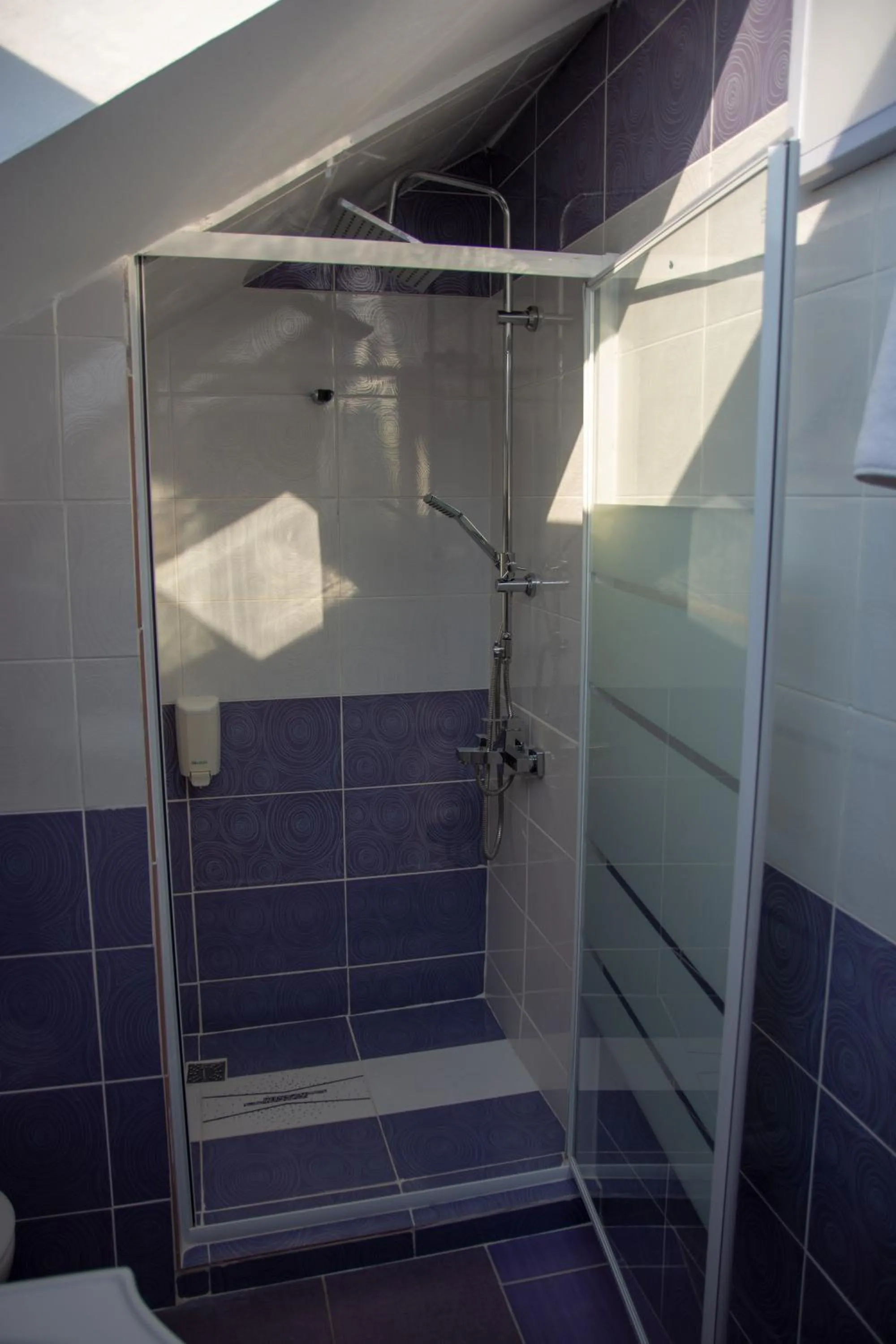 Shower in Iris SMART Boutique Self Check-in 24h