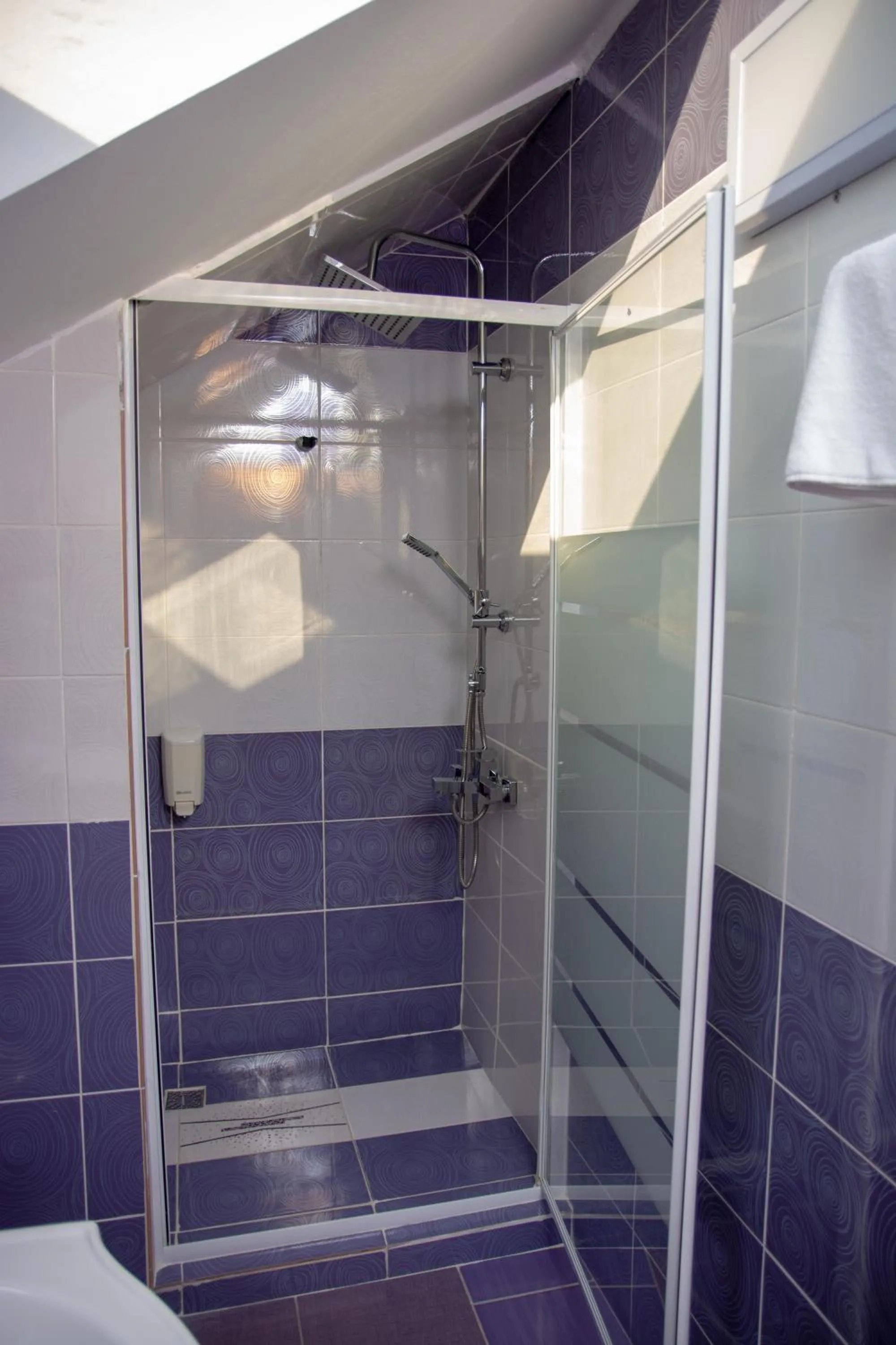 Shower in Iris SMART Boutique Self Check-in 24h