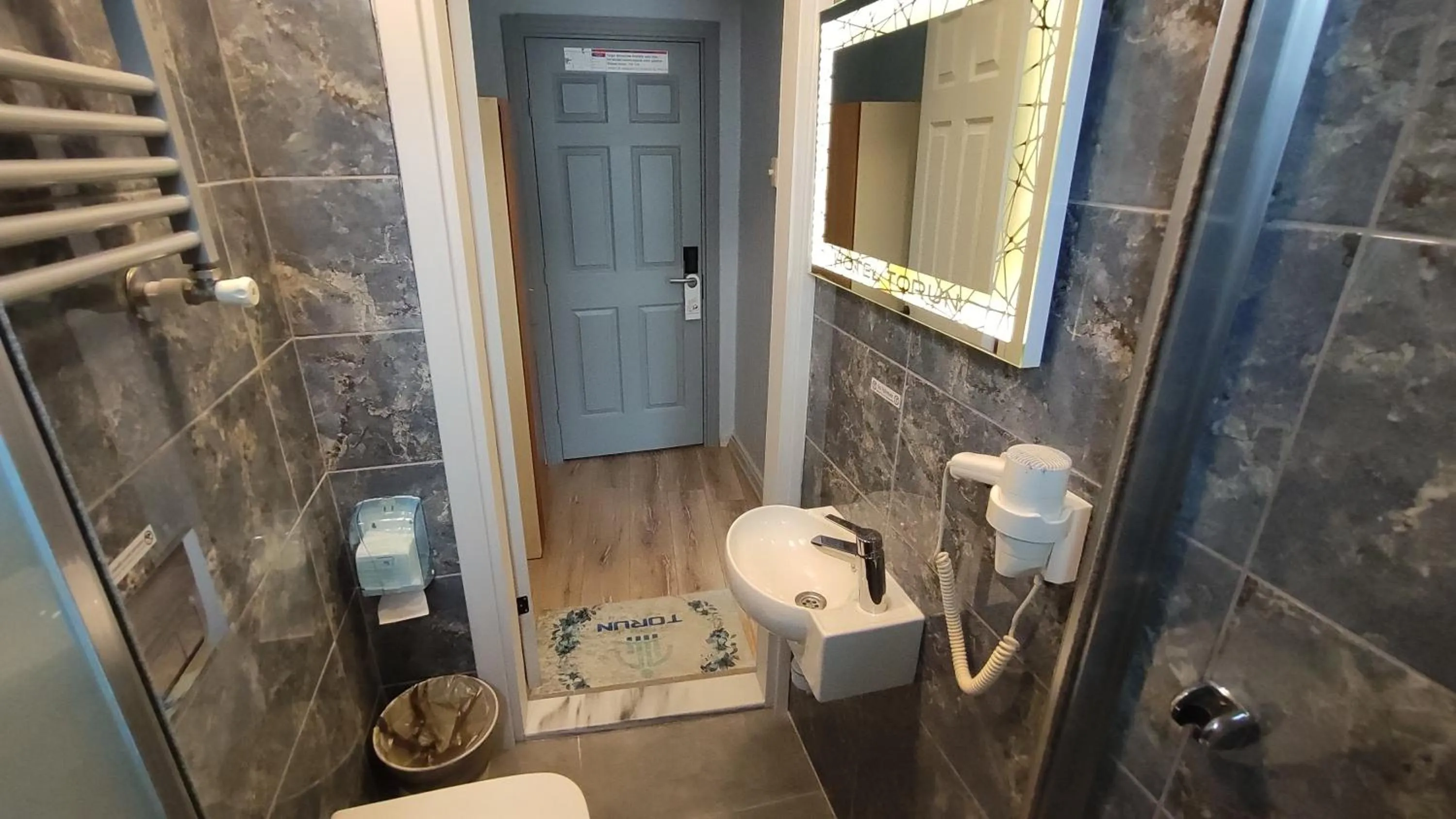 Shower in Hotel Torun Istanbul Old City