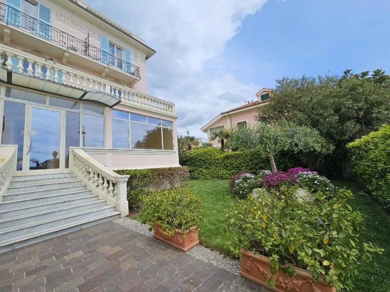 Property building in Hotel De La Plage