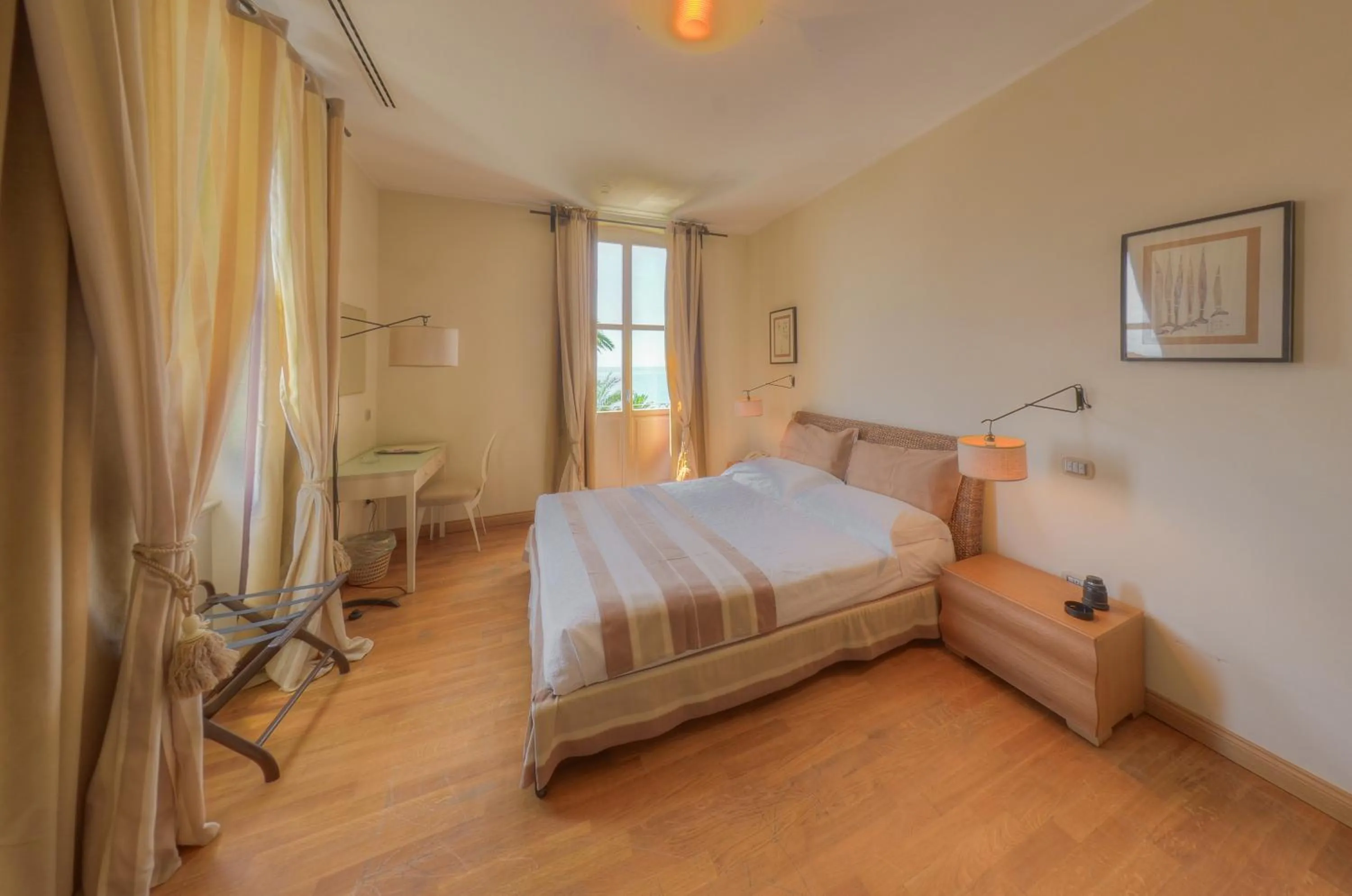 Bedroom, Bed in Hotel De La Plage