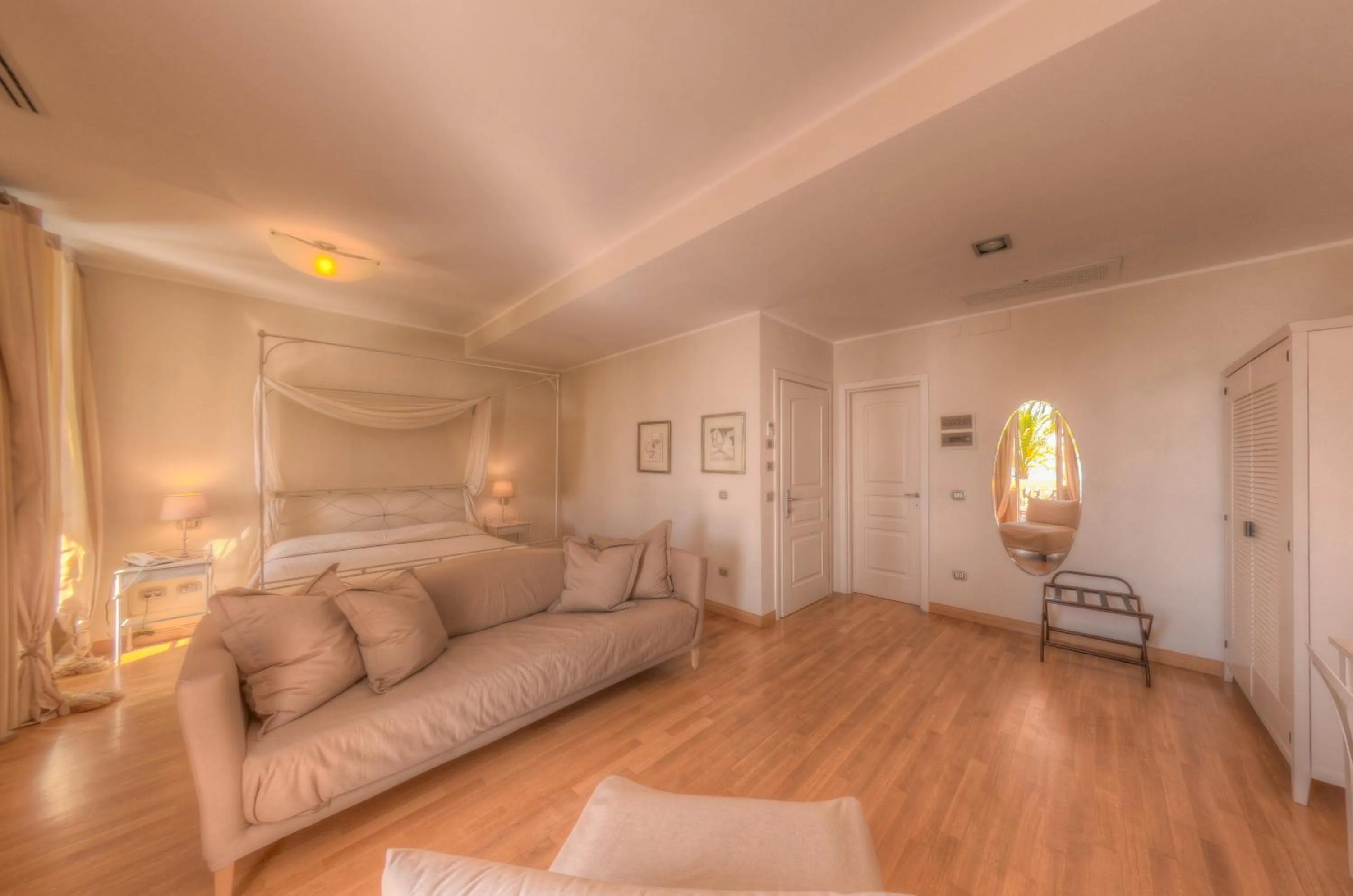 Bedroom in Hotel De La Plage