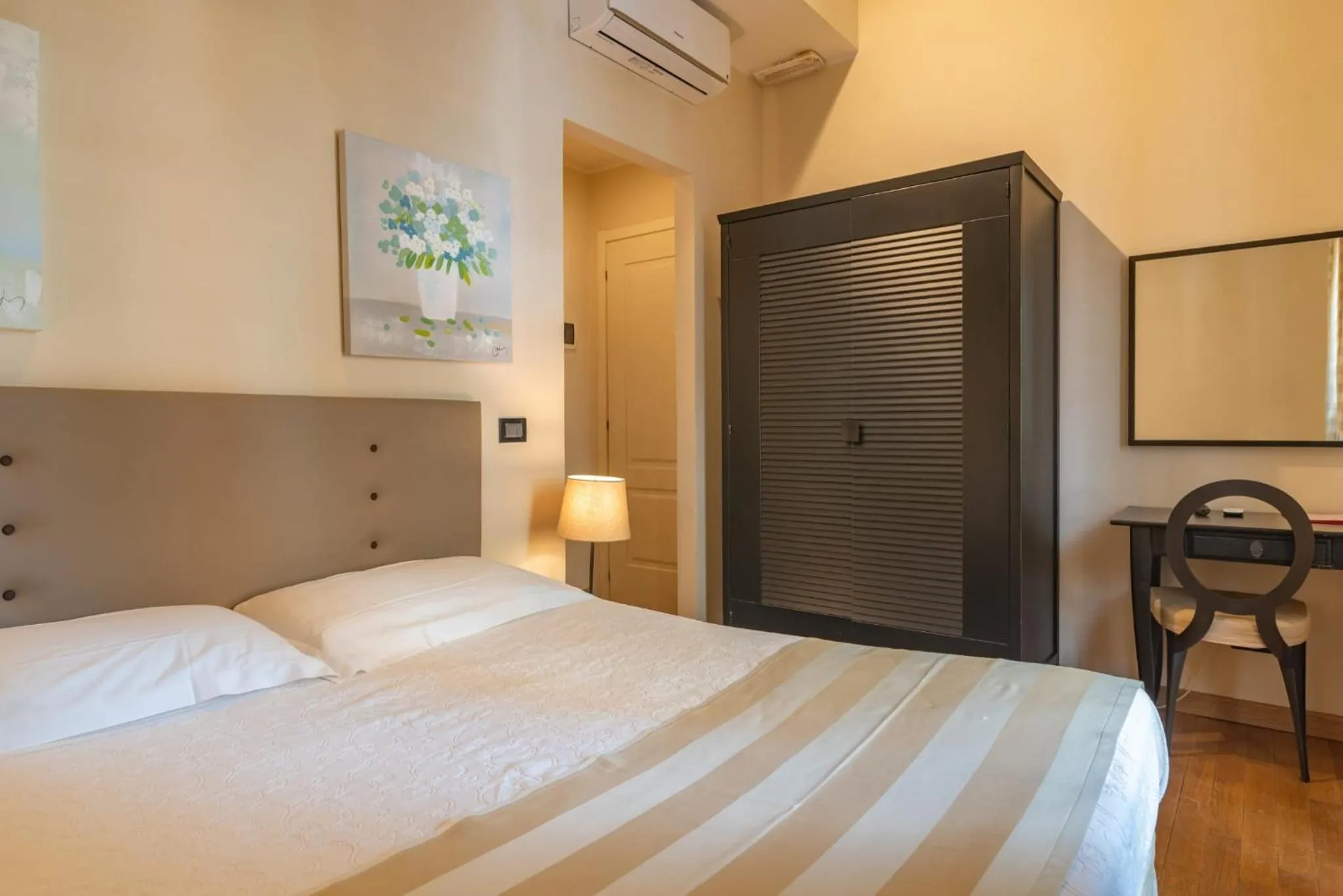 Bedroom, Bed in Hotel De La Plage