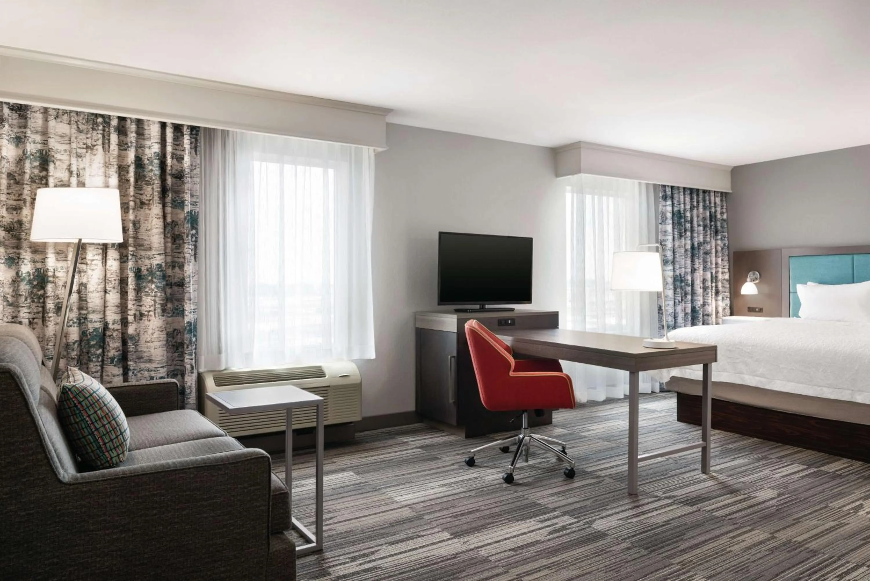 Bedroom, Bed in Hampton Inn Champaign Southwest