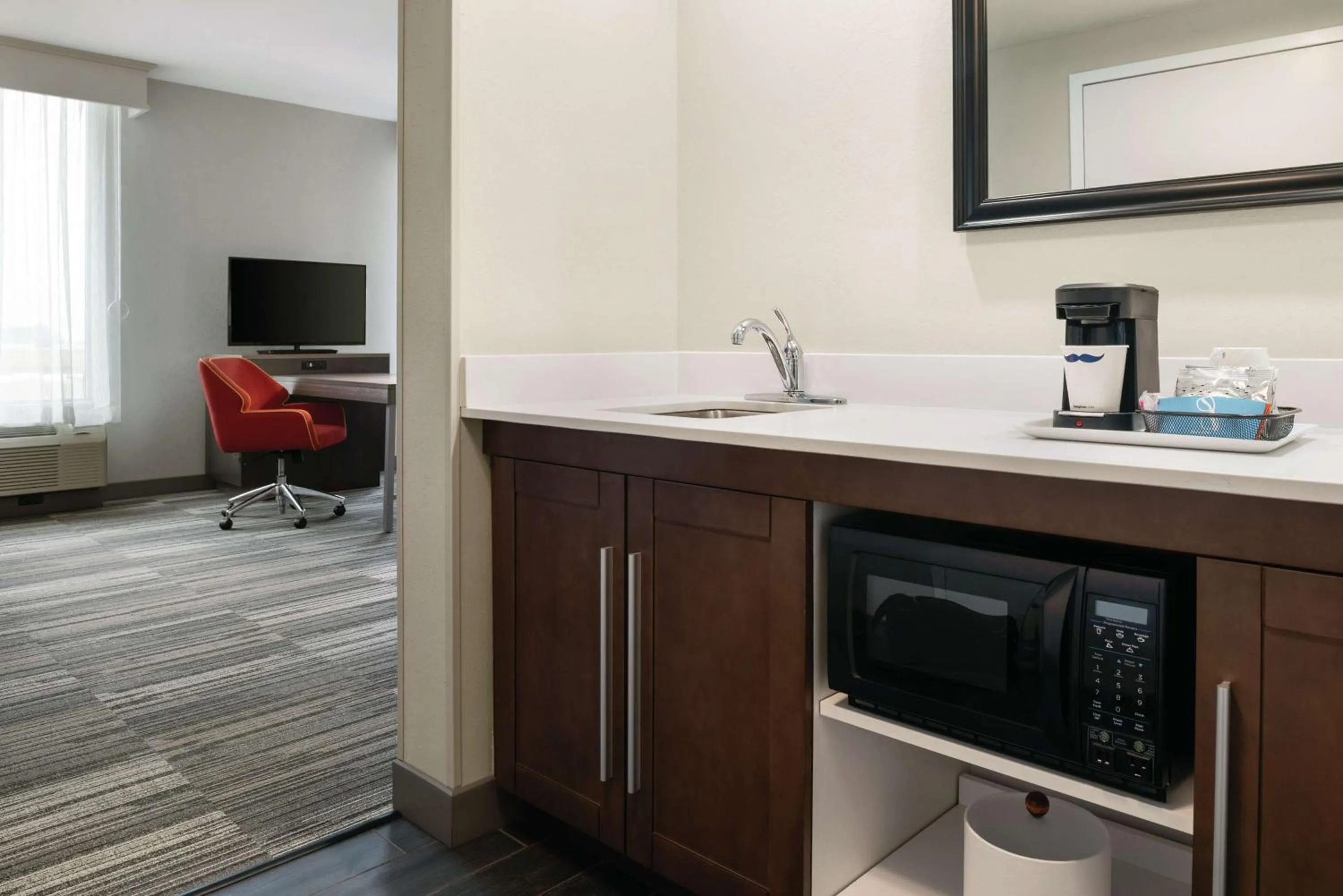 Bedroom in Hampton Inn Champaign Southwest