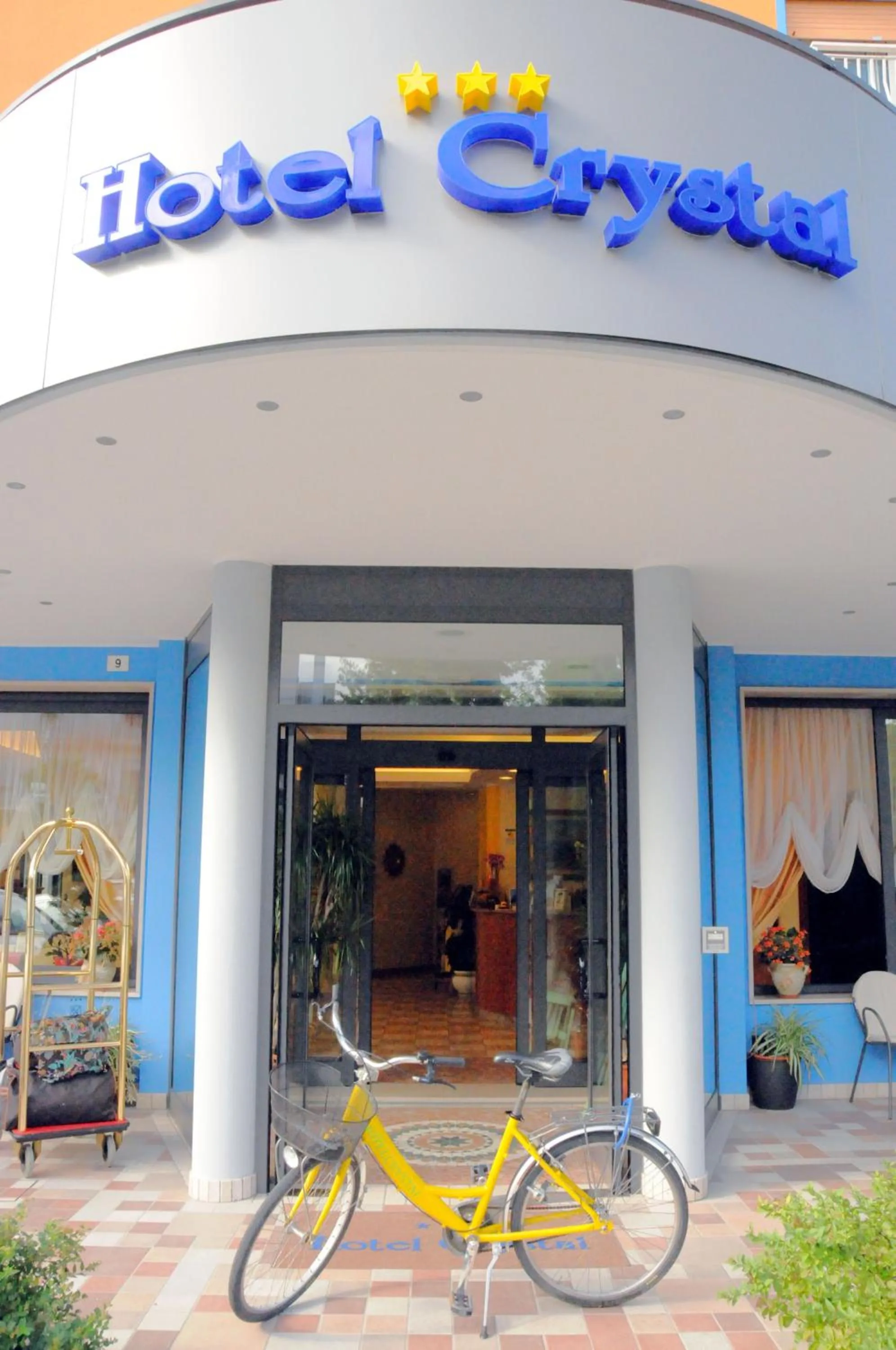 Facade/entrance in Hotel Crystal