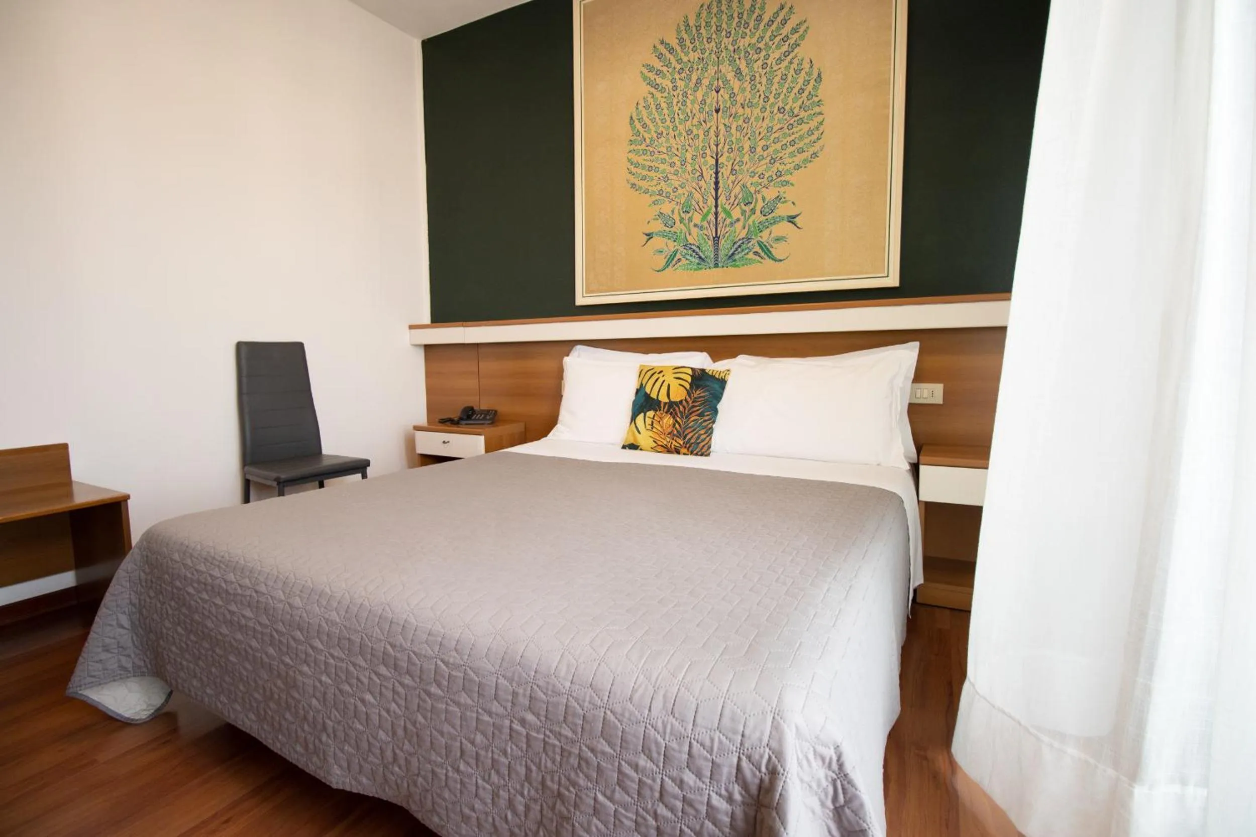 Photo of the whole room, Bed in Hotel Crystal