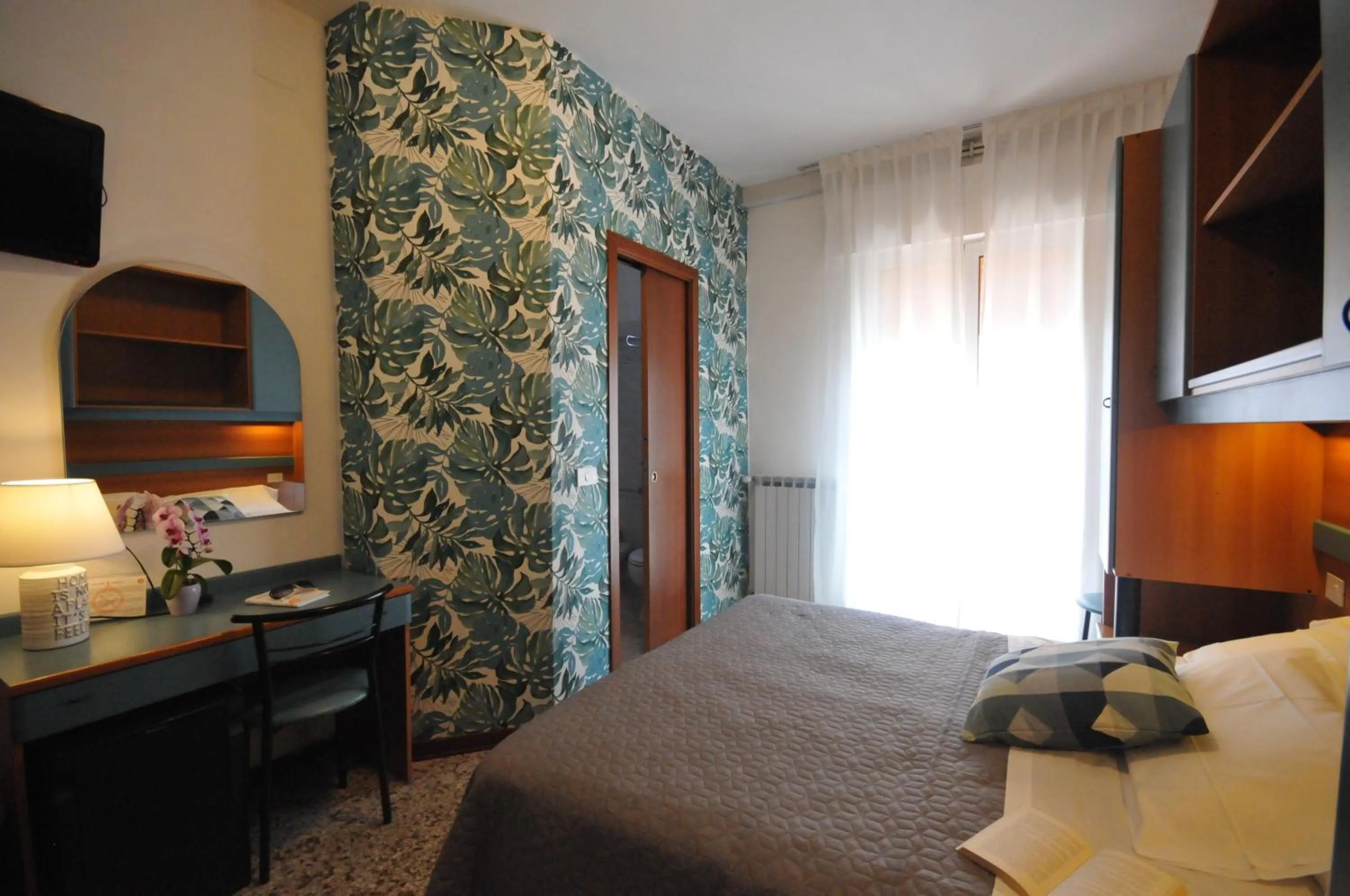 Bedroom, Bed in Hotel Crystal