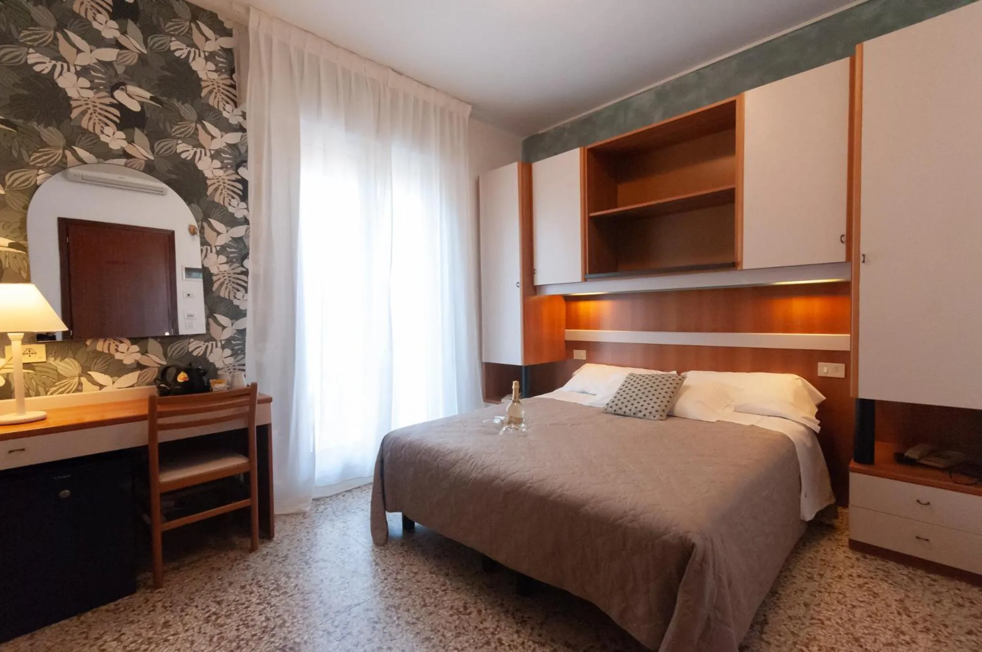 Photo of the whole room, Bed in Hotel Crystal