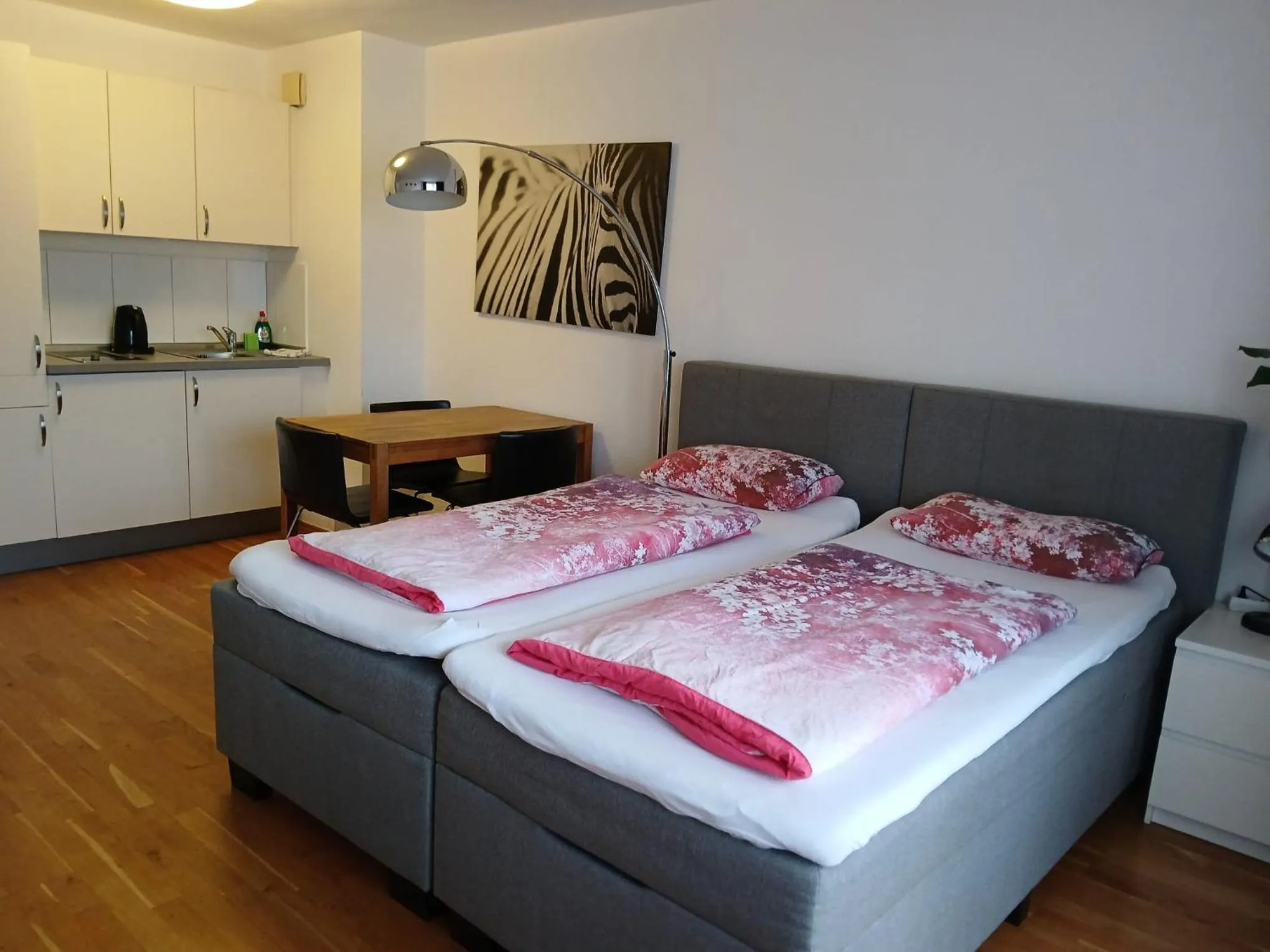 Bed in Apartments Jahnstraße