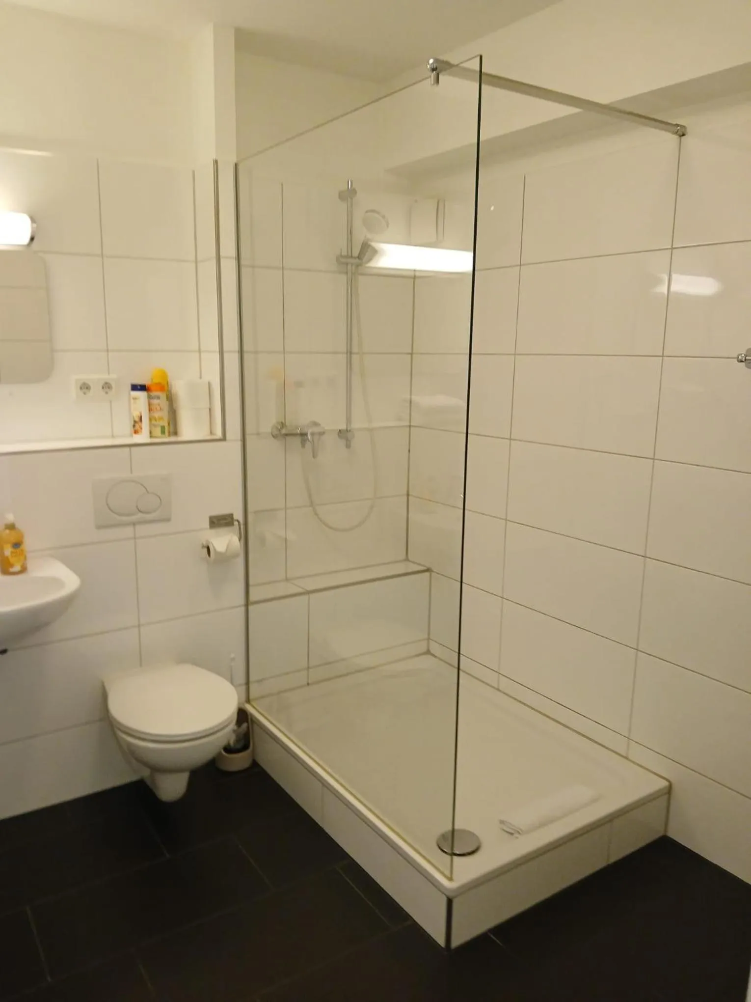 Shower in Apartments Jahnstraße
