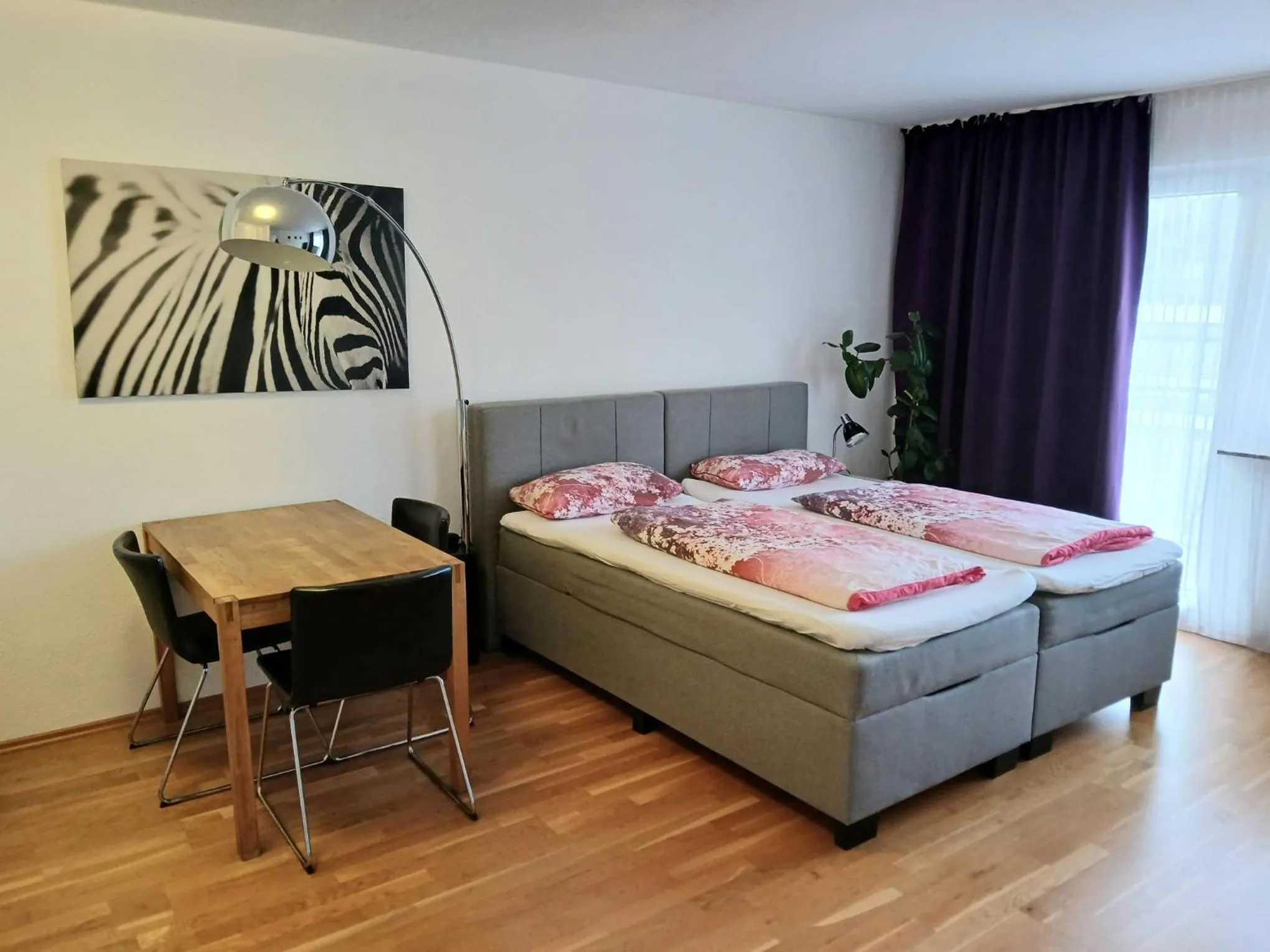 Bed in Apartments Jahnstraße