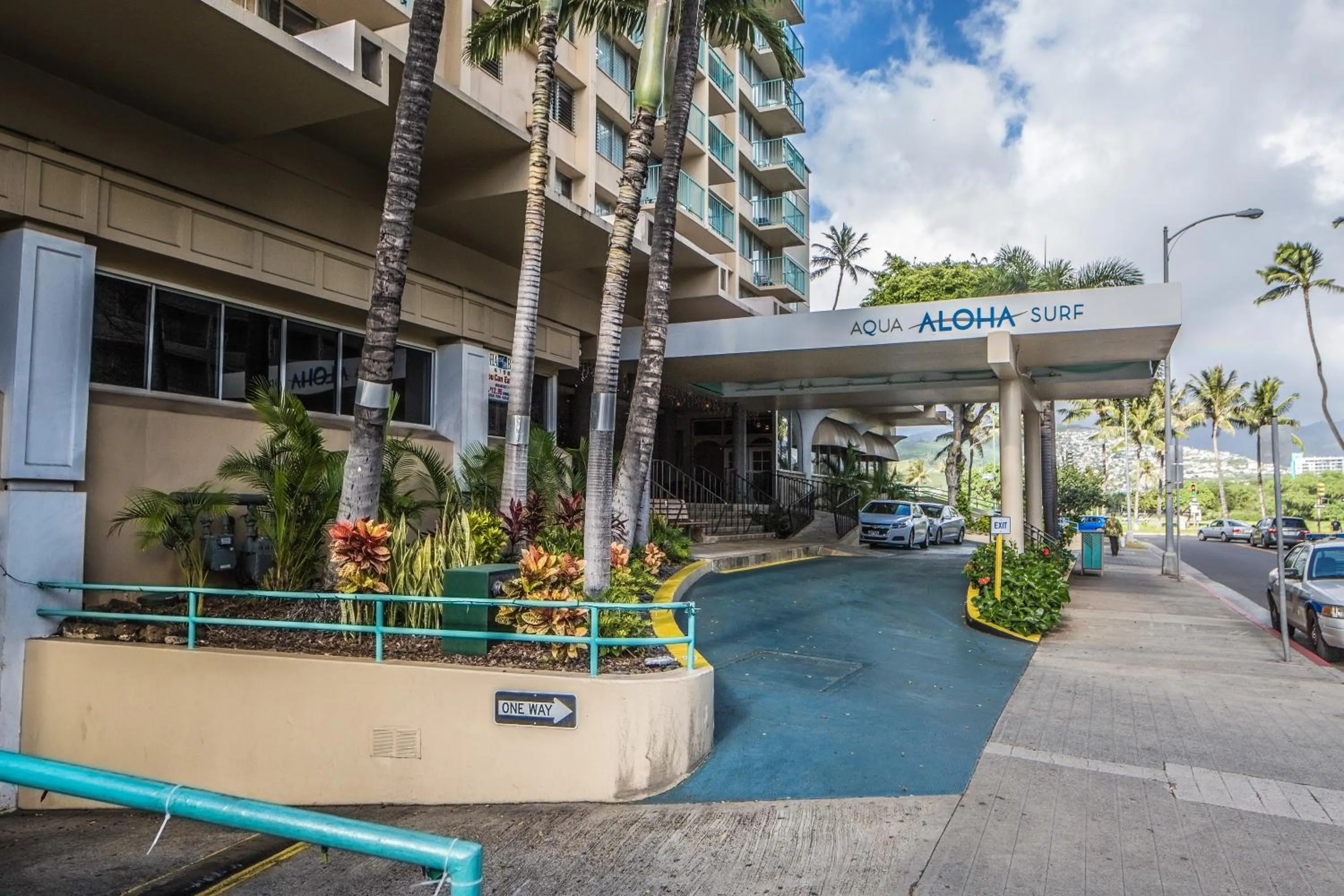 Facade/entrance in City View Studio with Pool Access in Aloha Surf!