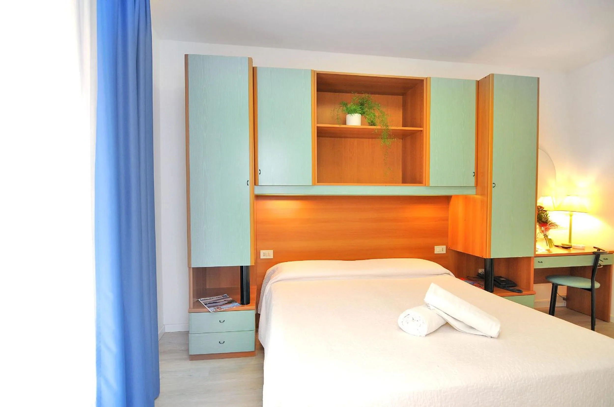 Bedroom, Bed in Hotel Rex