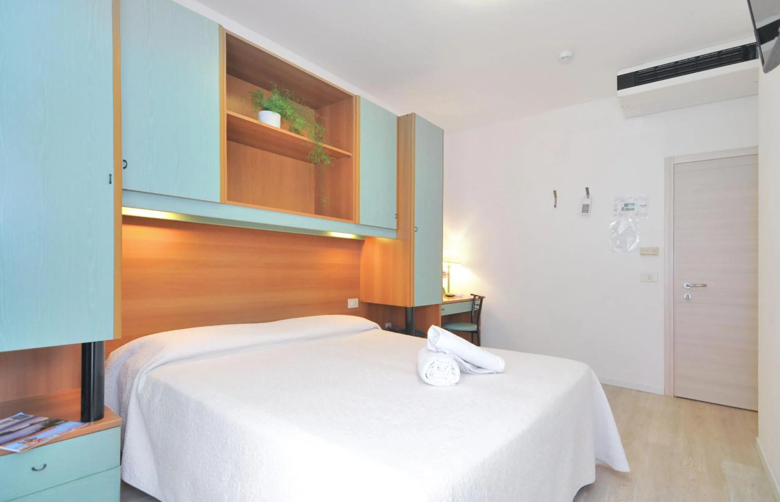 Bedroom, Bed in Hotel Rex