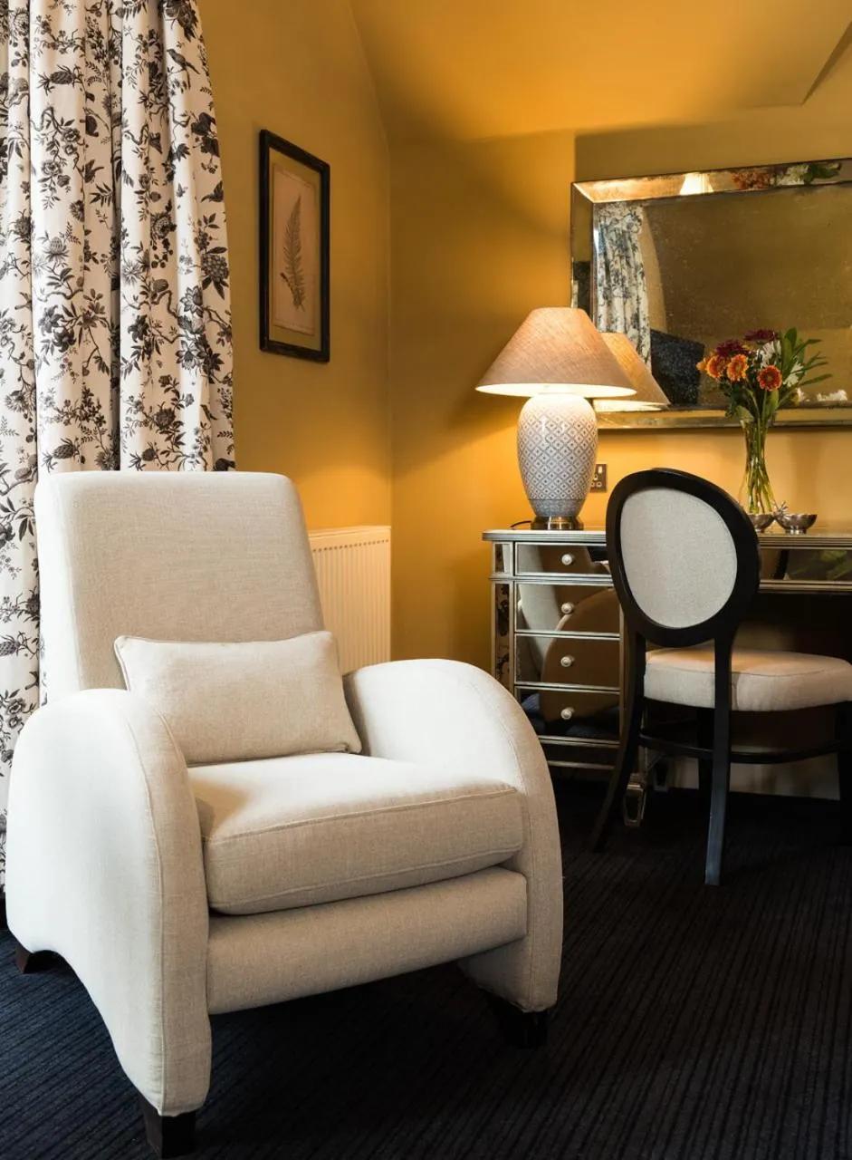 Seating area in Cairn Lodge