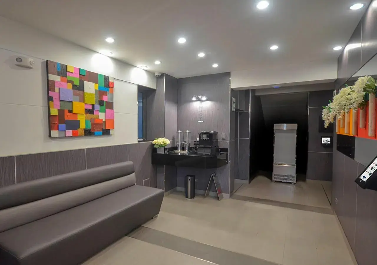 Lobby or reception in qp Hotels Trujillo Lobby or reception in qp Hotels Trujillo