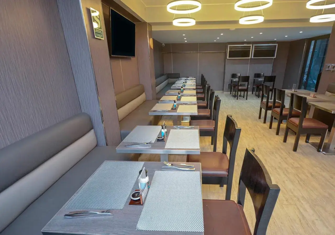 Restaurant/places to eat in qp Hotels Trujillo Restaurant/places to eat in qp Hotels Trujillo