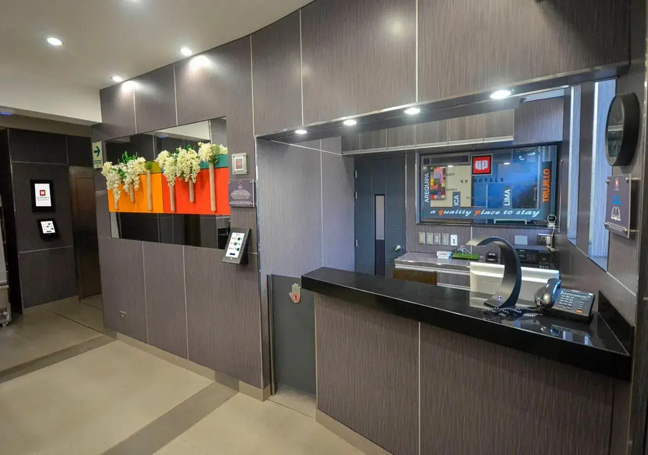 Facade/entrance in qp Hotels Trujillo Facade/entrance in qp Hotels Trujillo