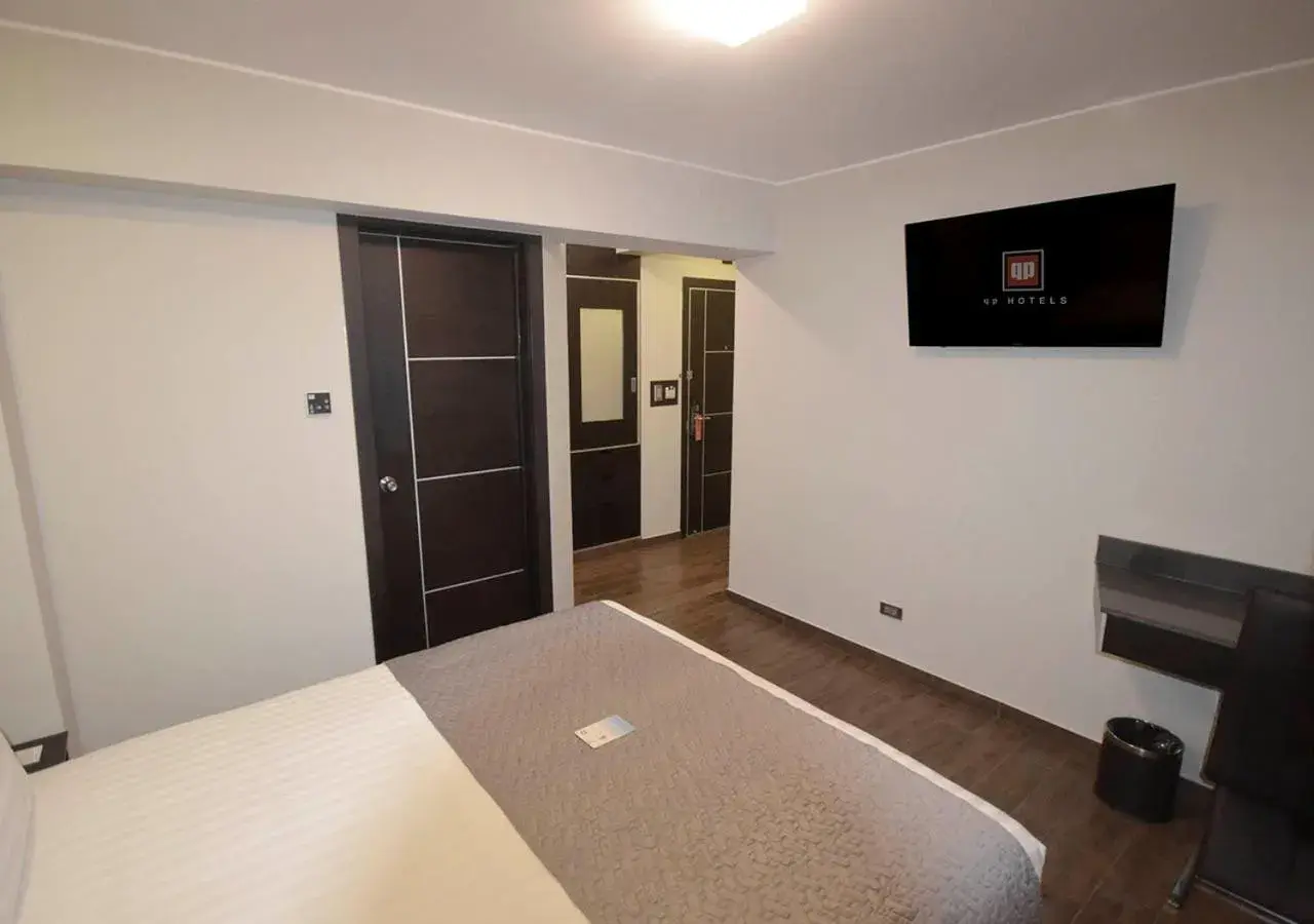 Bedroom, Bed in qp Hotels Trujillo Bedroom, Bed in qp Hotels Trujillo