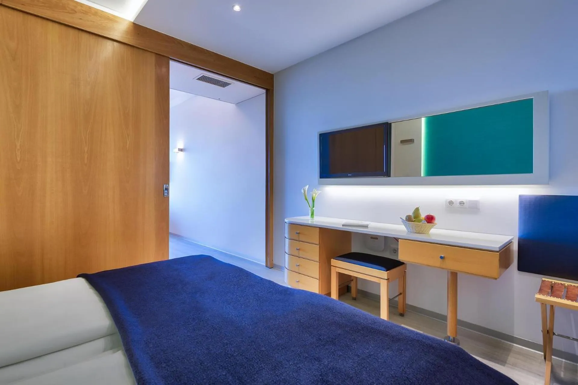 Photo of the whole room in The Views Monumental