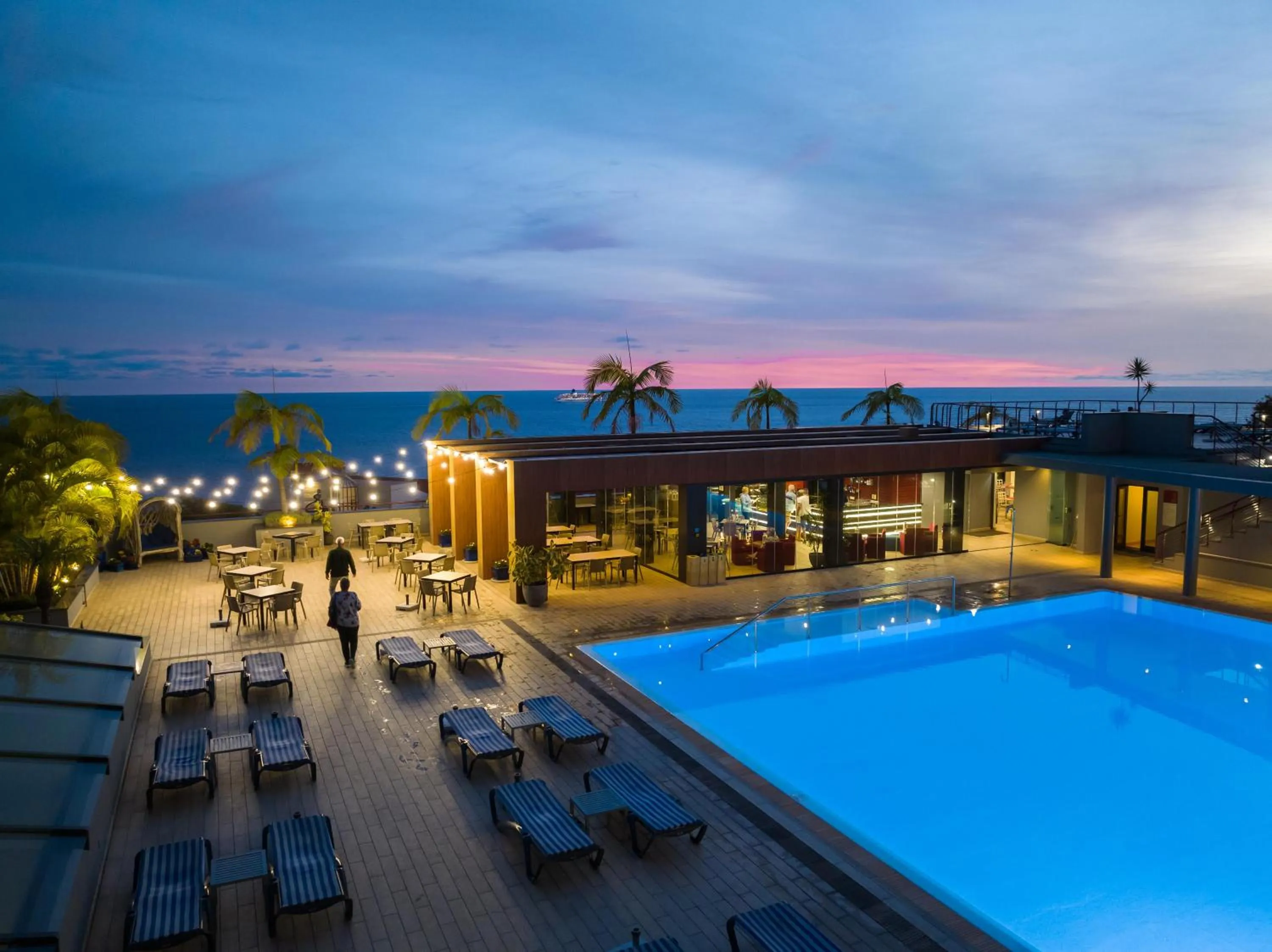 Swimming pool in The Views Monumental