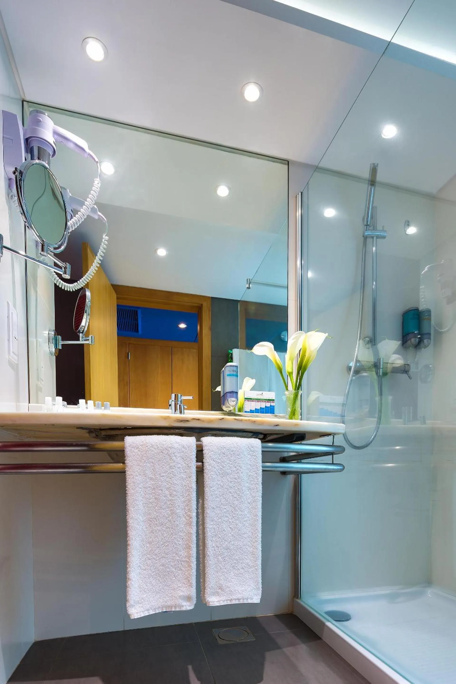 Bathroom in The Views Monumental