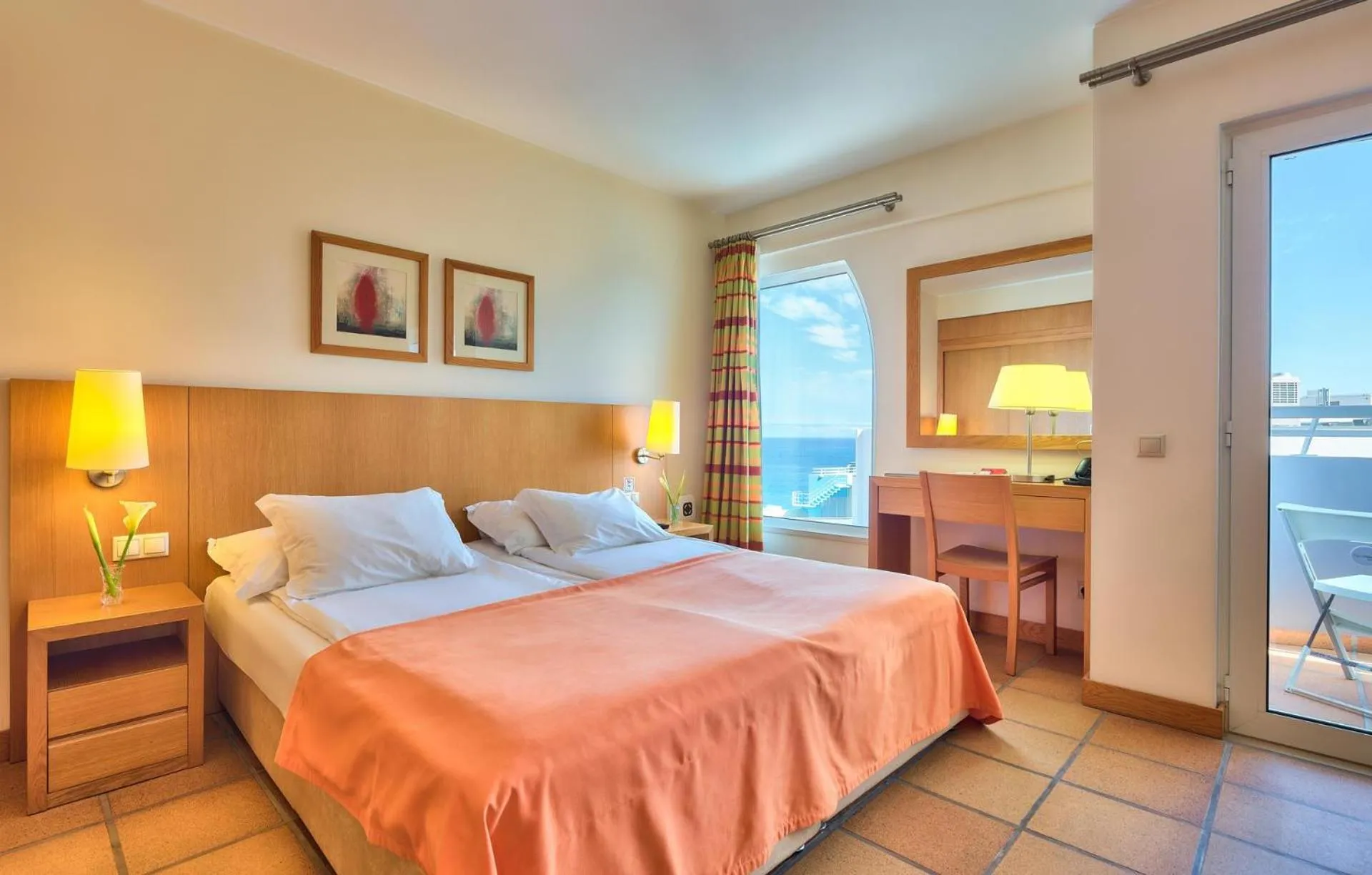 Photo of the whole room in The Views Monumental