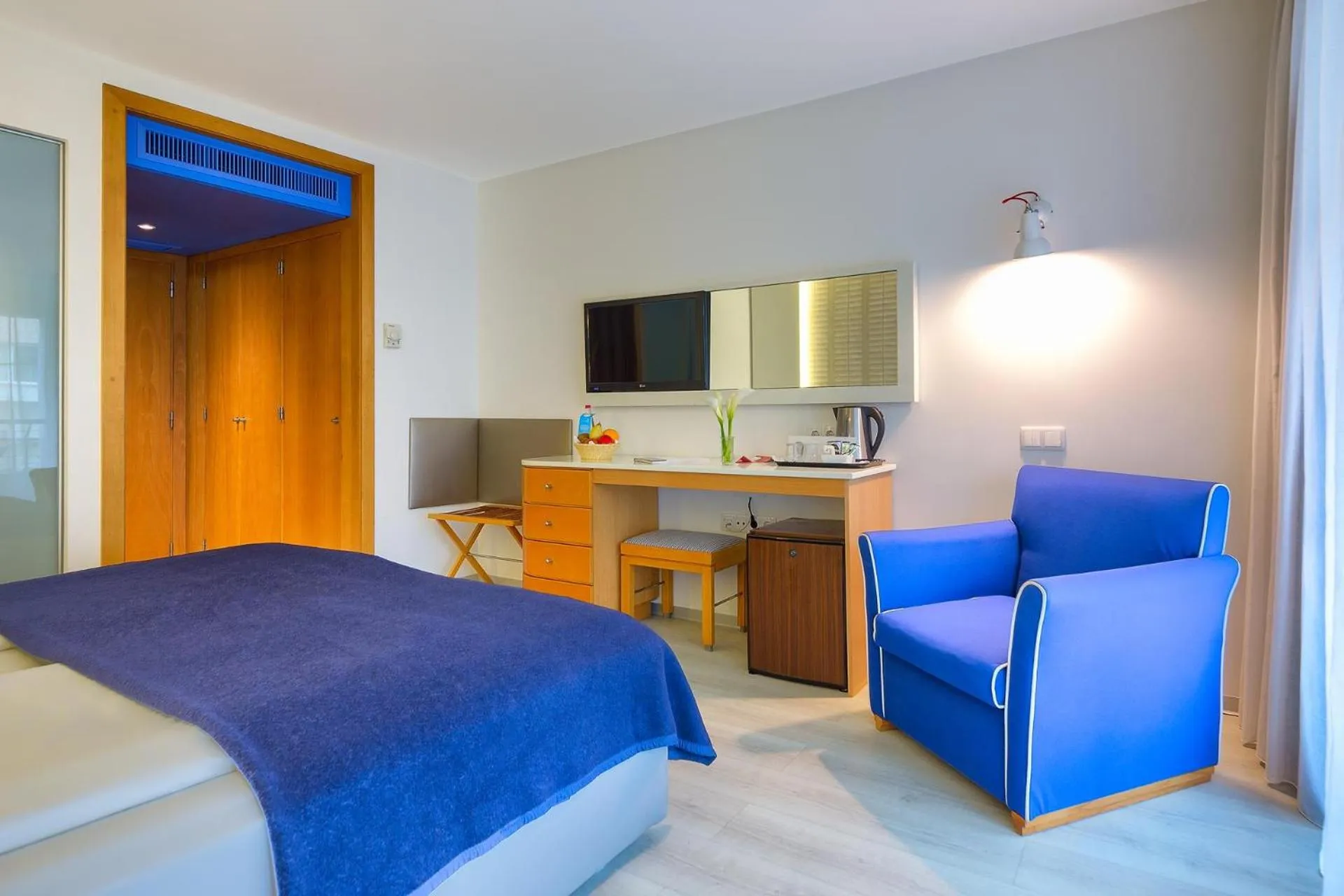 Photo of the whole room in The Views Monumental