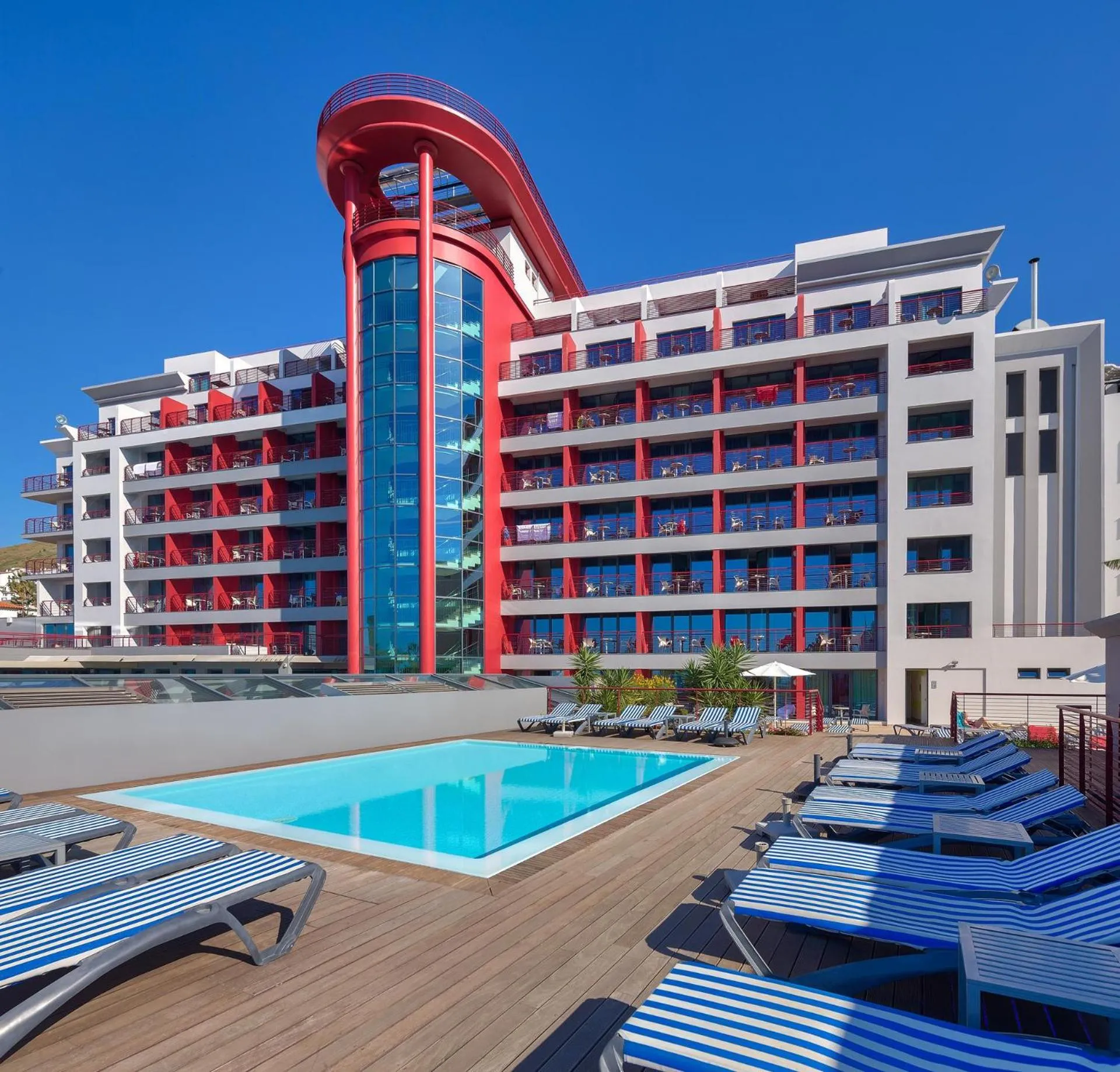 Swimming pool in The Views Monumental