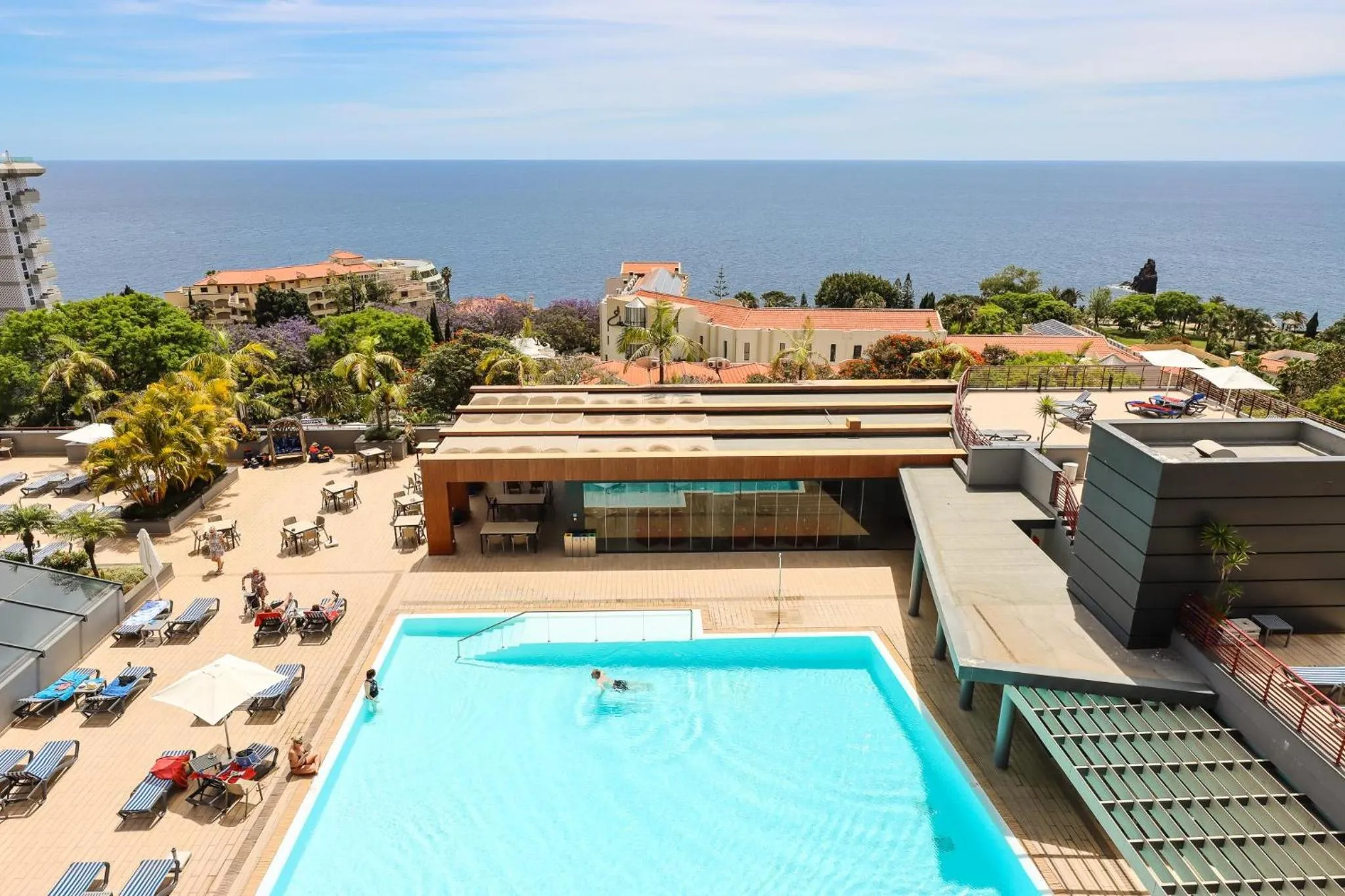 Swimming pool in The Views Monumental