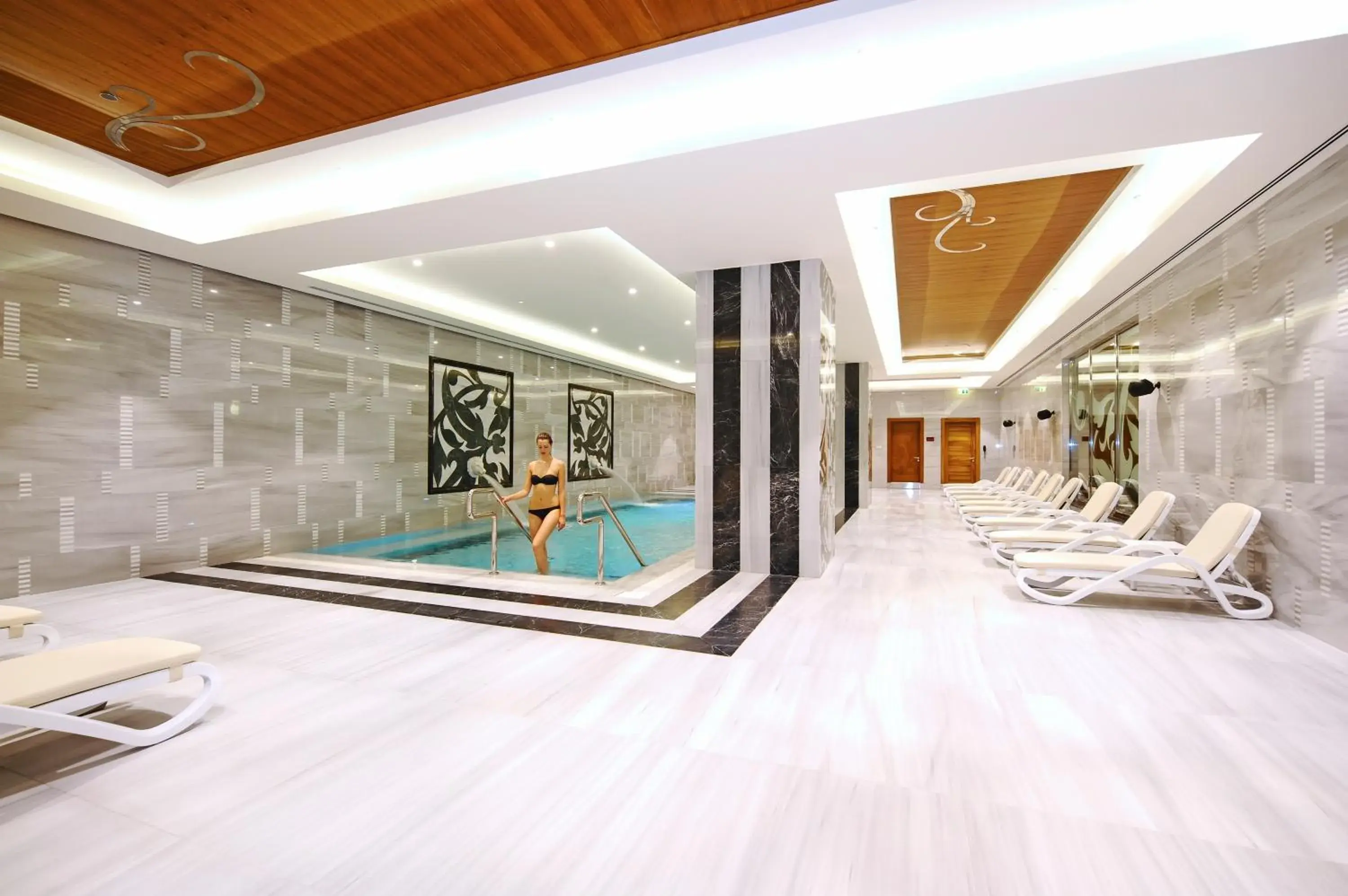 Swimming pool in Crowne Plaza Bursa Convention Center & Thermal Spa by IHG Swimming pool in Crowne Plaza Bursa Convention Center & Thermal Spa by IHG