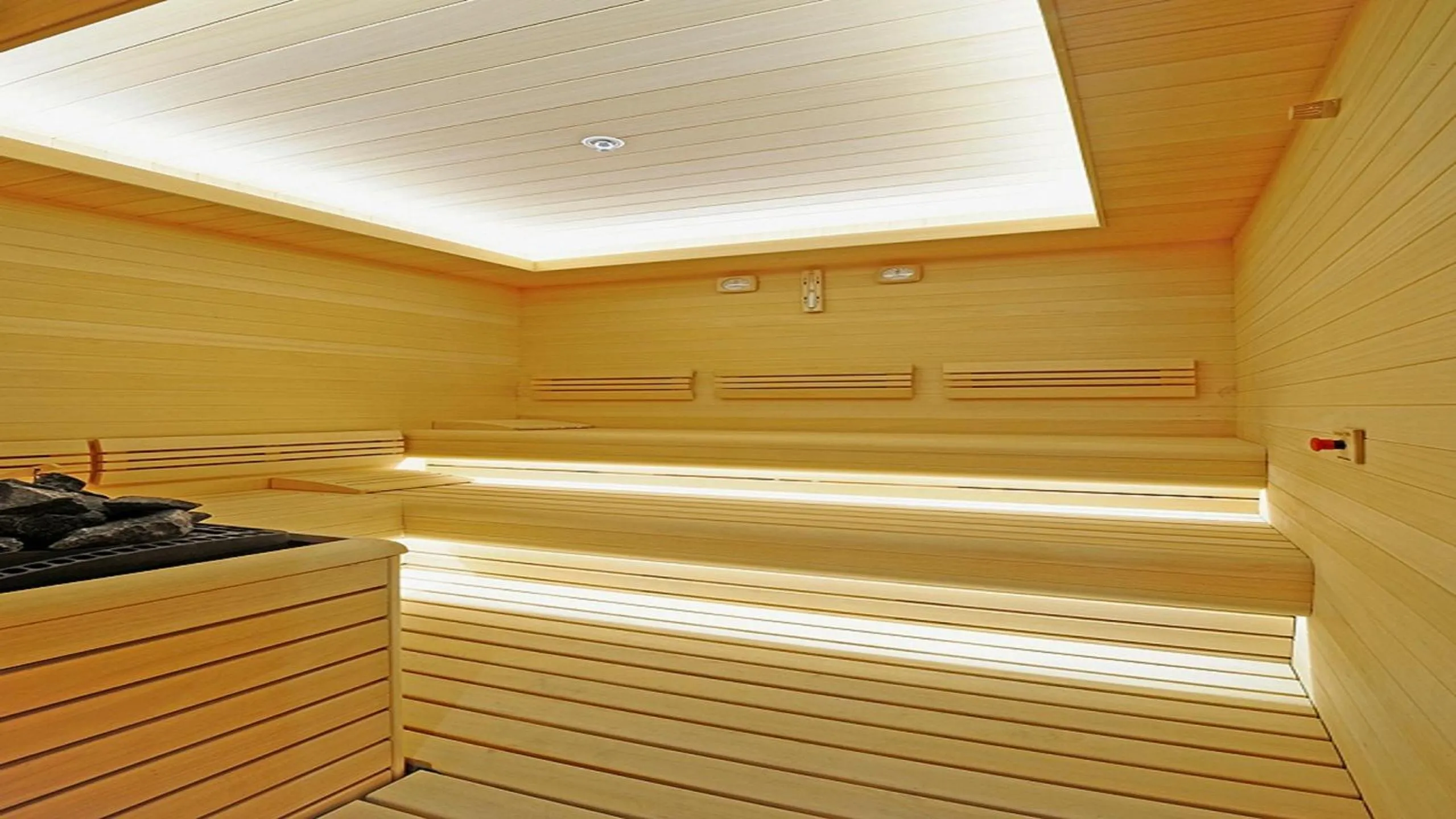 Sauna in Crowne Plaza Bursa Convention Center & Thermal Spa by IHG