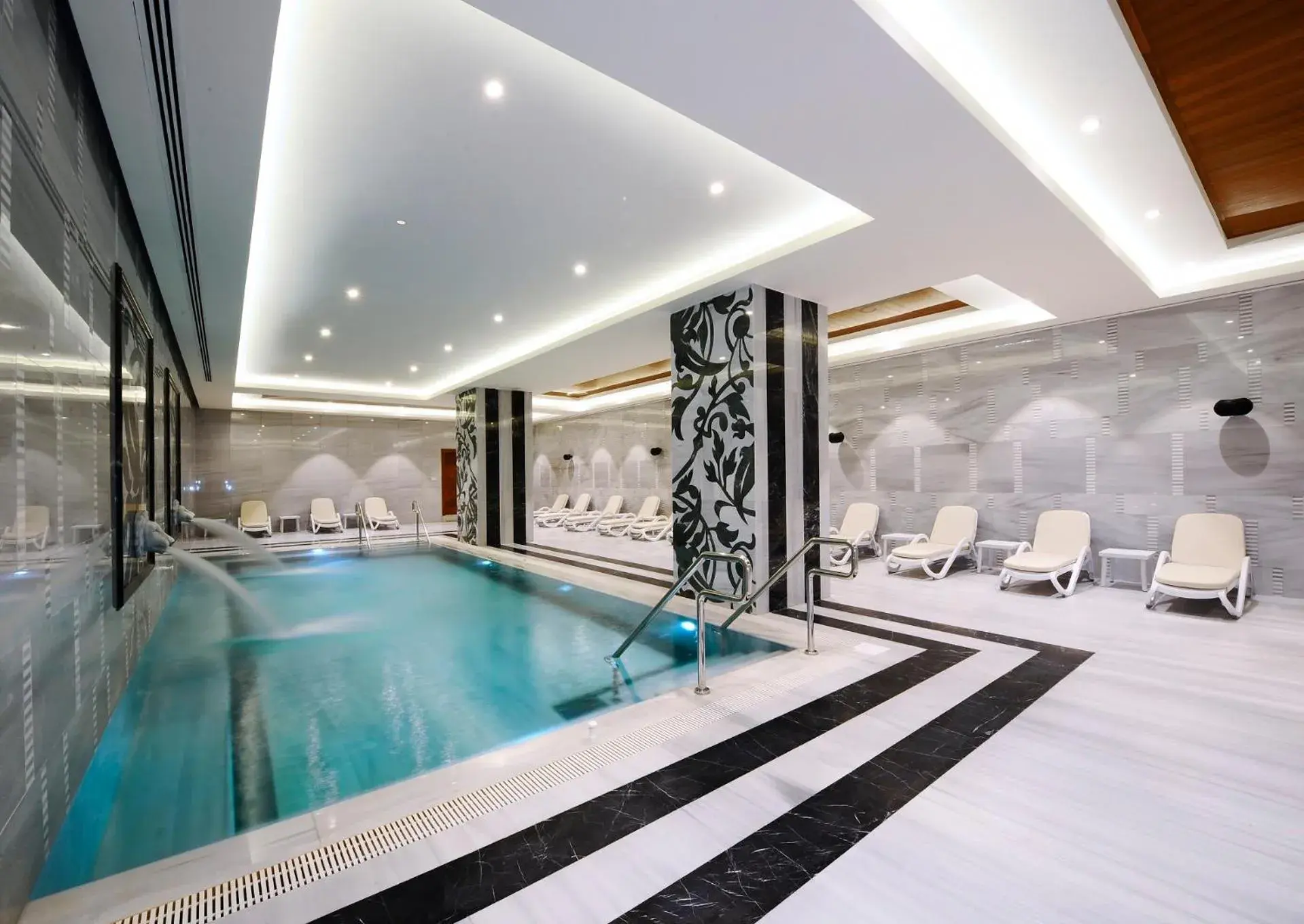 Swimming pool in Crowne Plaza Bursa Convention Center & Thermal Spa by IHG Swimming pool in Crowne Plaza Bursa Convention Center & Thermal Spa by IHG