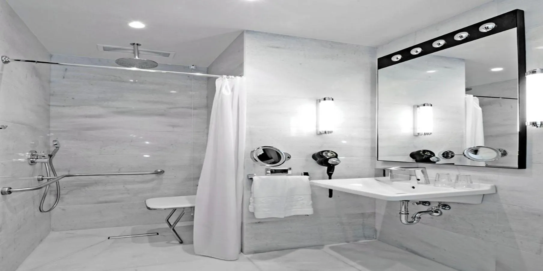 Bathroom in Crowne Plaza Bursa Convention Center & Thermal Spa by IHG