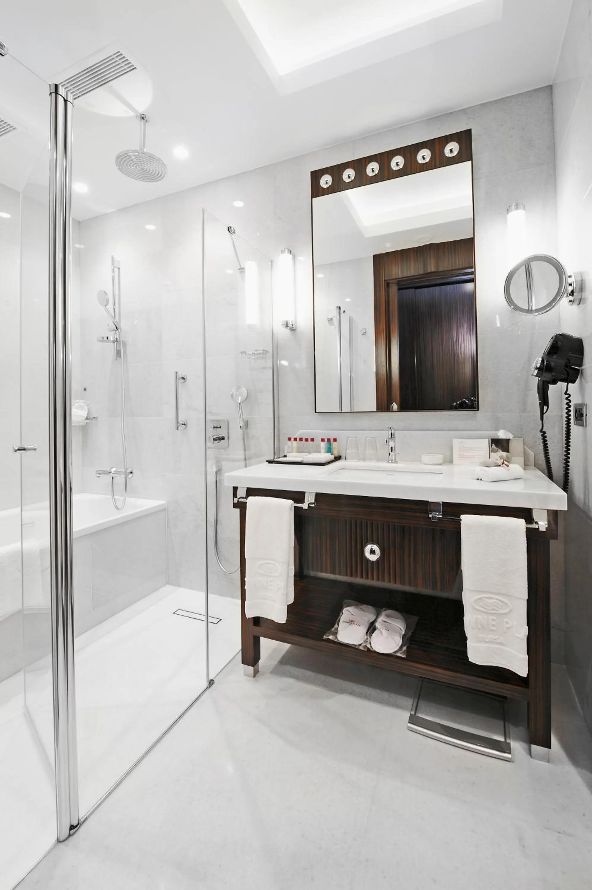 Bathroom in Crowne Plaza Bursa Convention Center & Thermal Spa by IHG