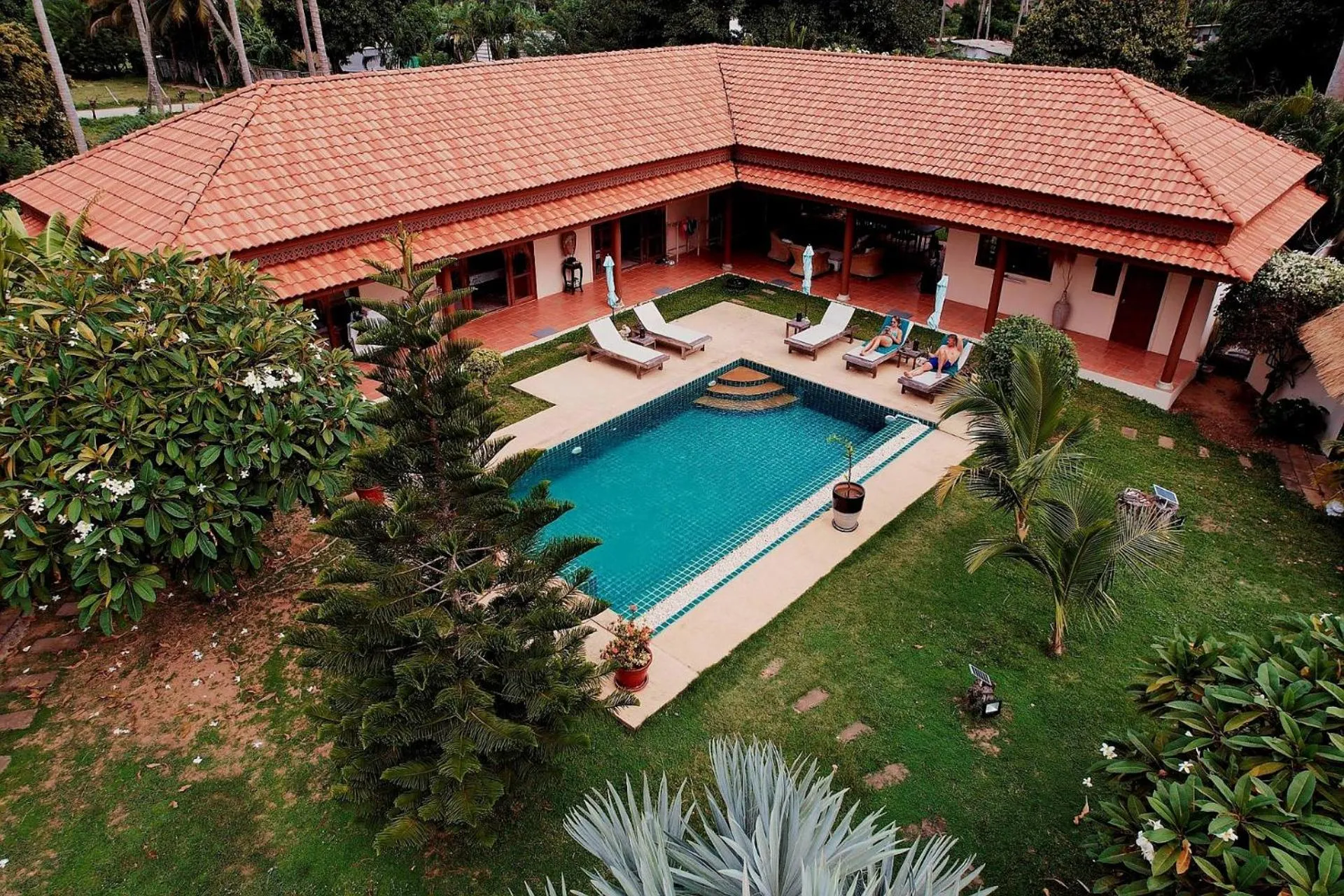 Property building in Laura's Guest House-adult only-