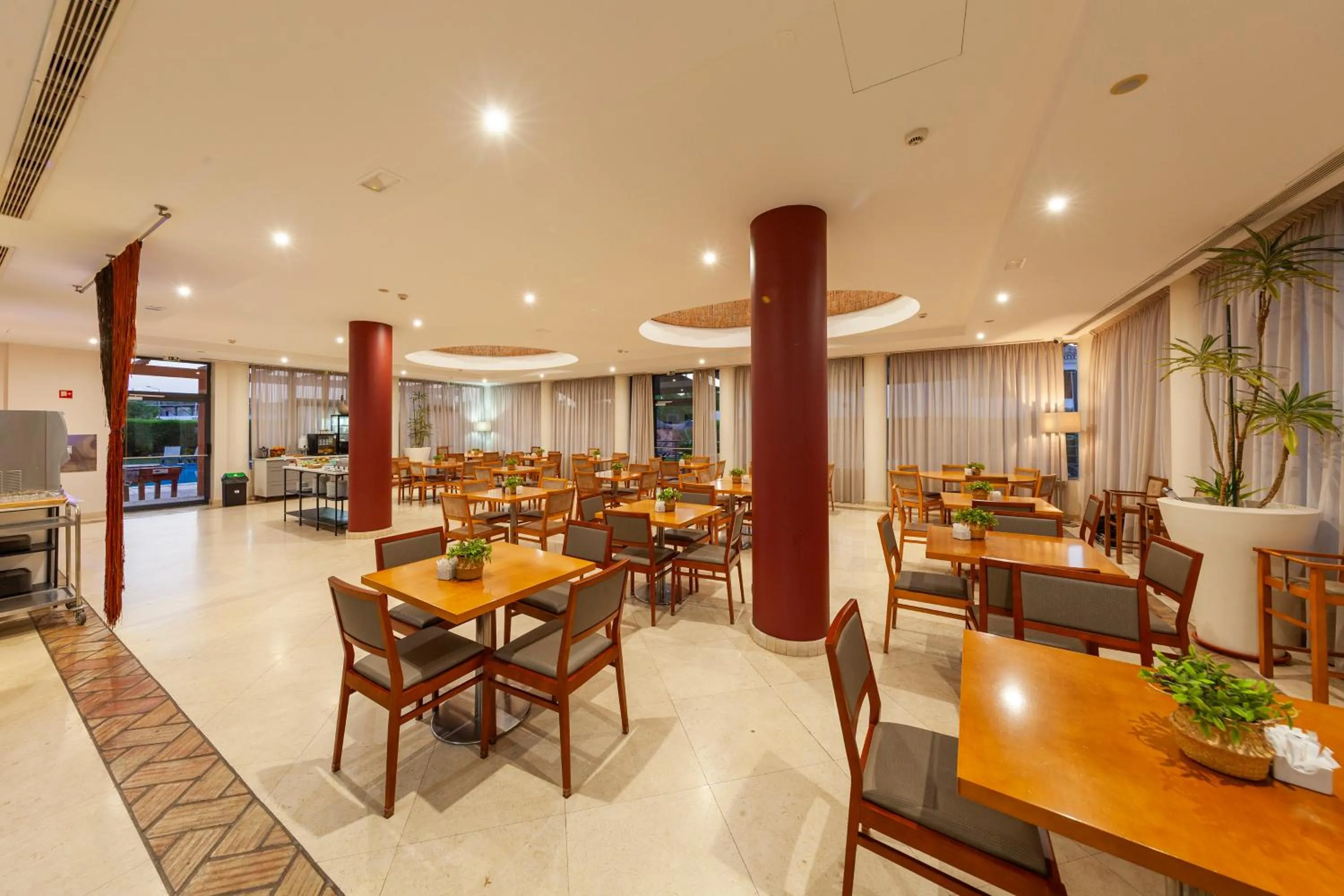 Buffet breakfast in Hotel Praia Sol