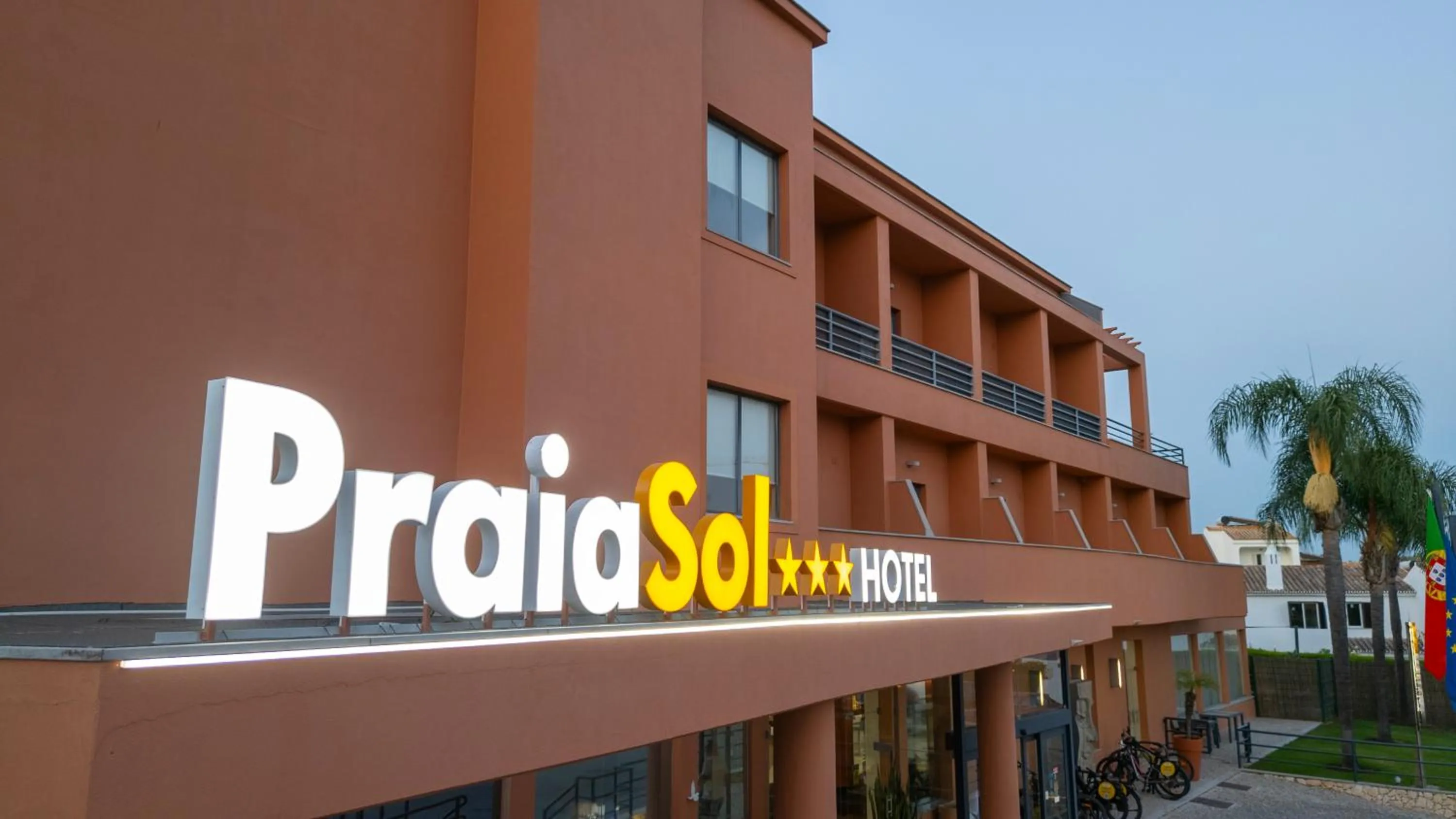 Property building in Hotel Praia Sol