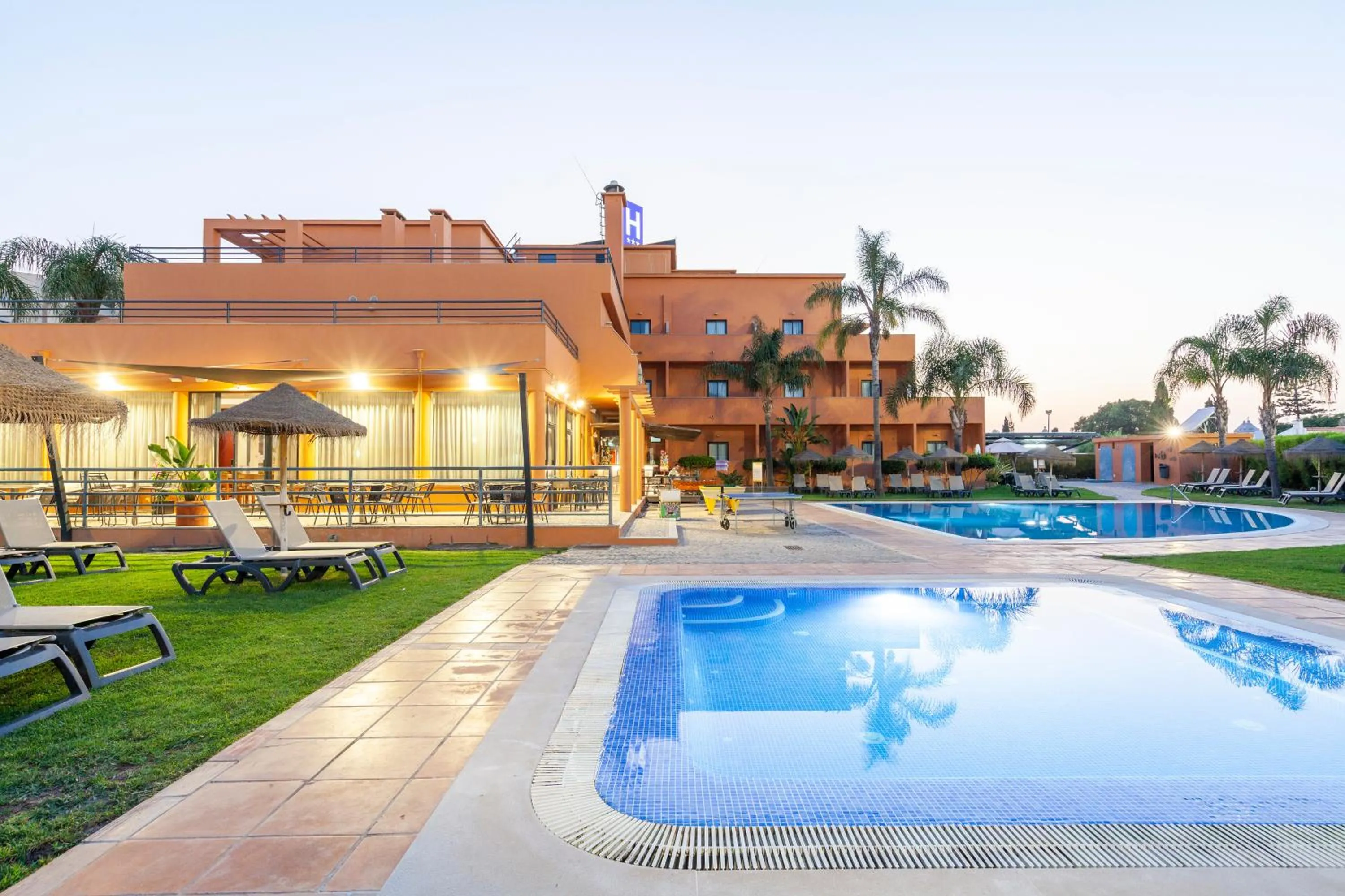 Swimming pool in Hotel Praia Sol