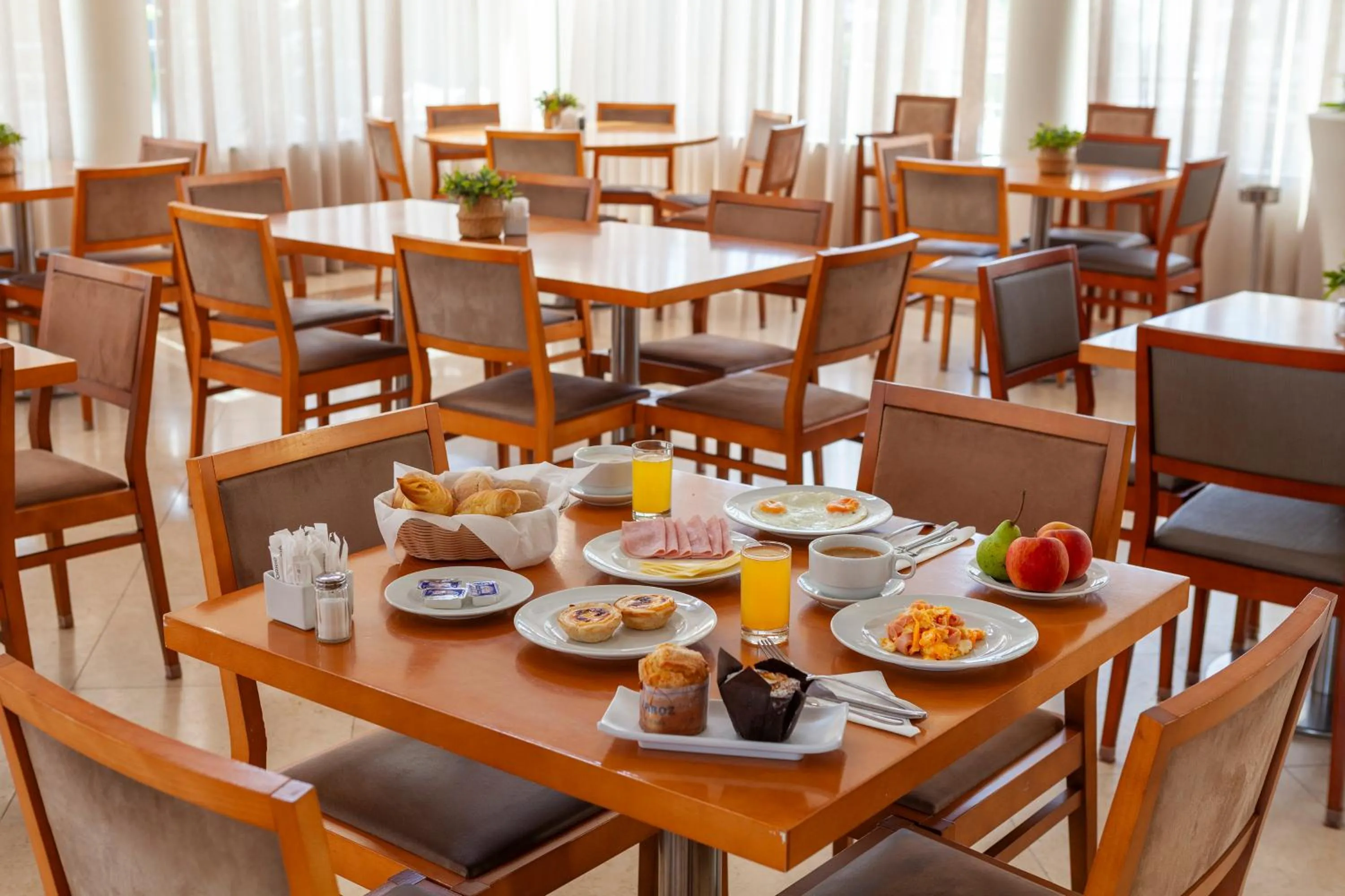 Buffet breakfast in Hotel Praia Sol