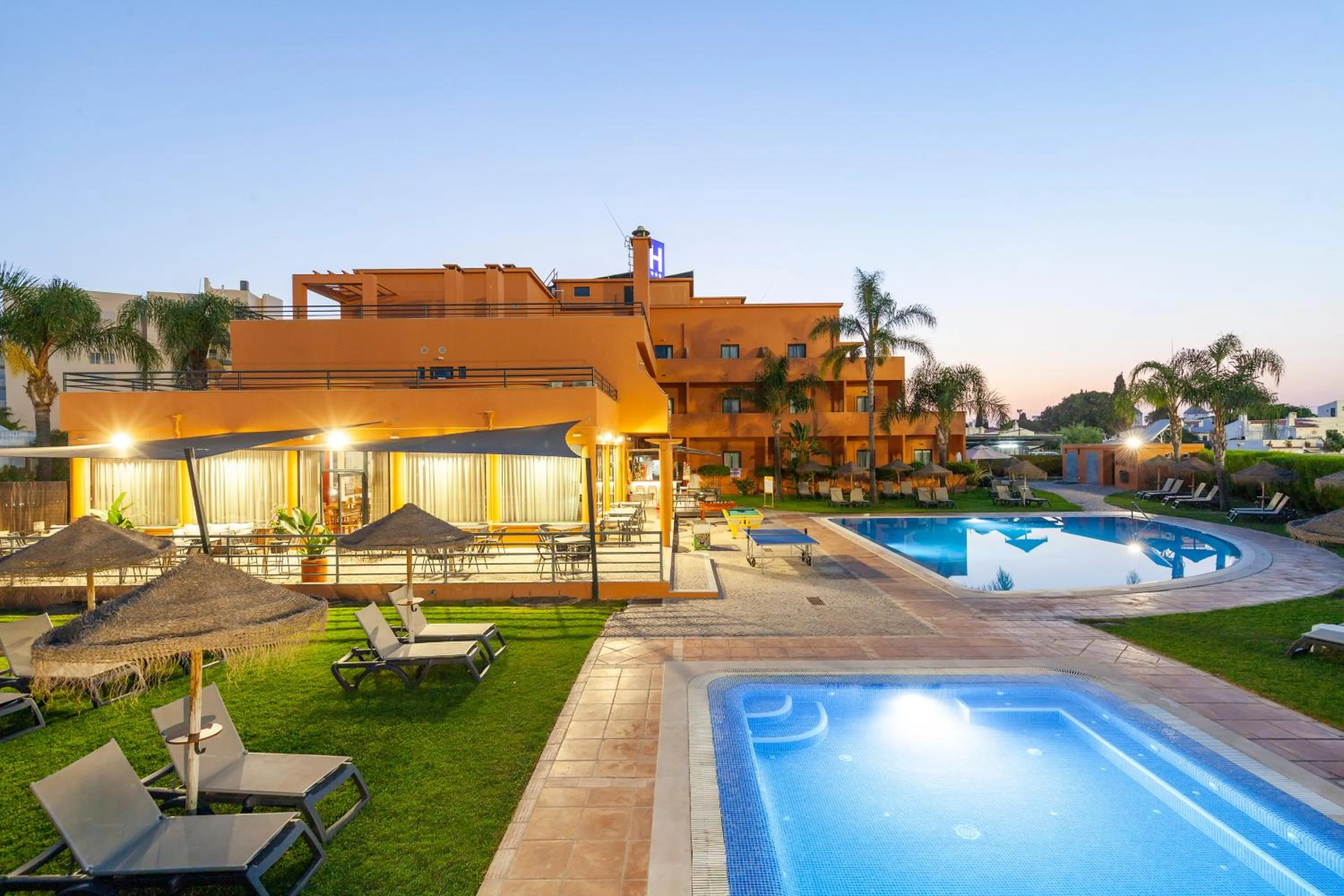 Swimming pool in Hotel Praia Sol