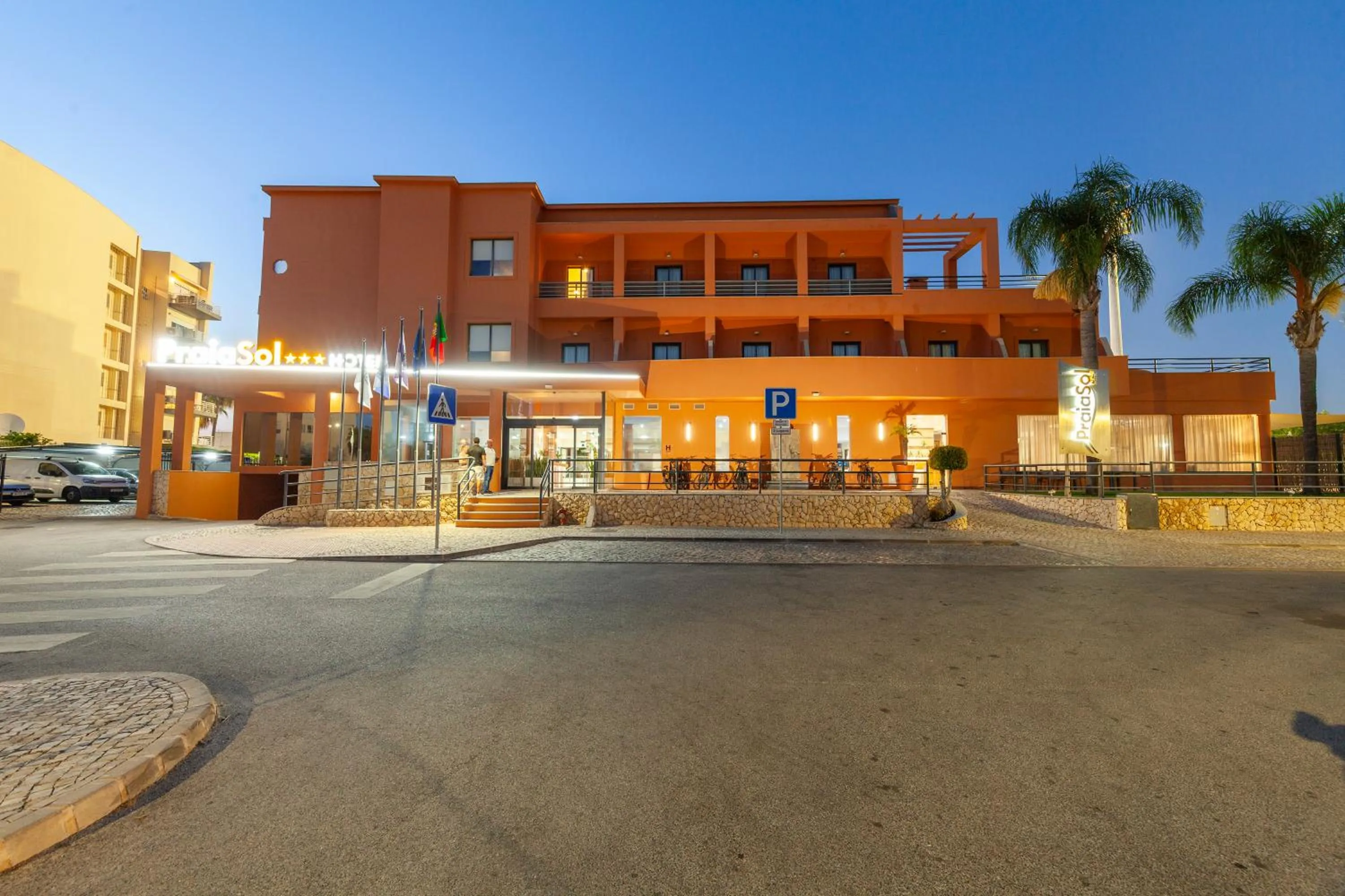 Property building in Hotel Praia Sol