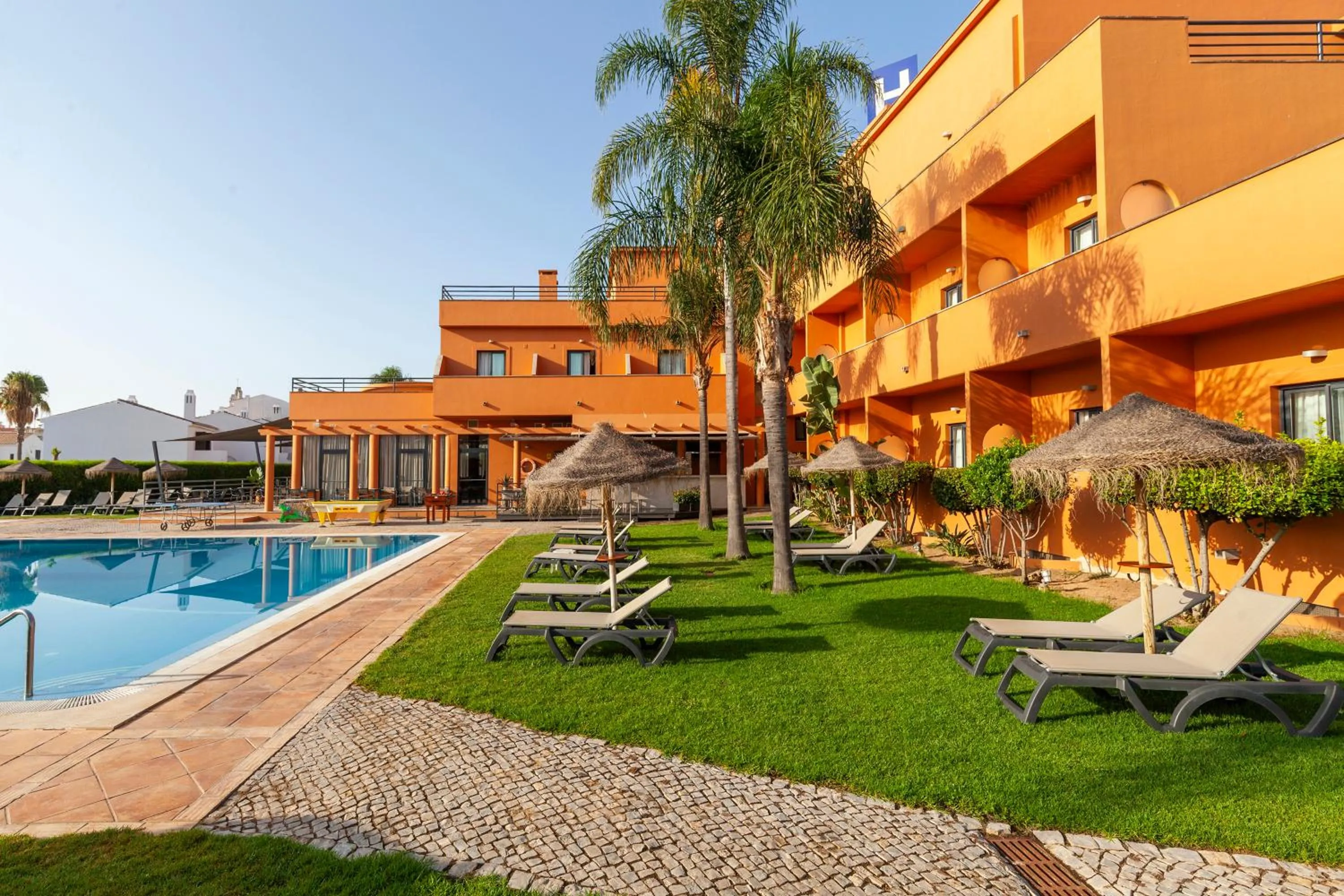 Swimming pool in Hotel Praia Sol