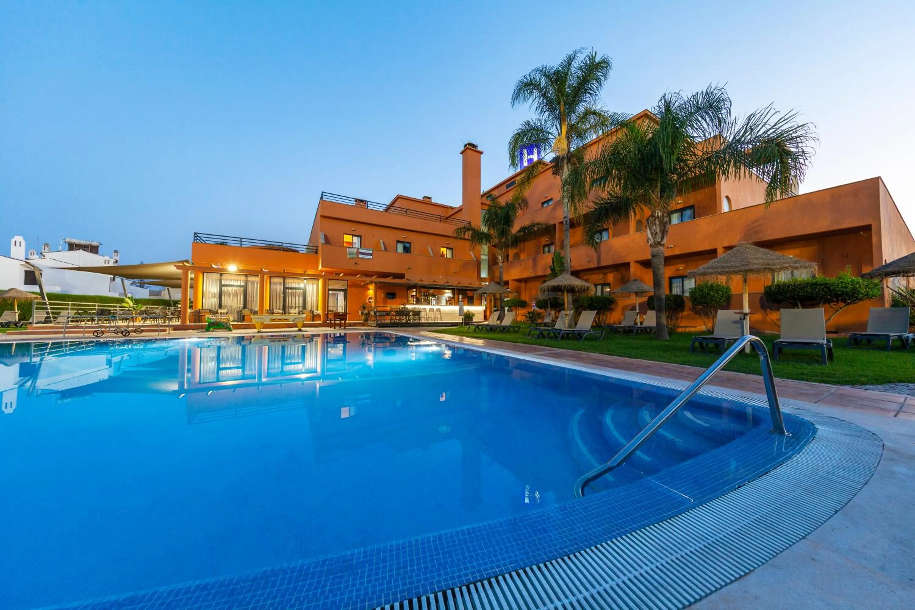 Swimming pool in Hotel Praia Sol