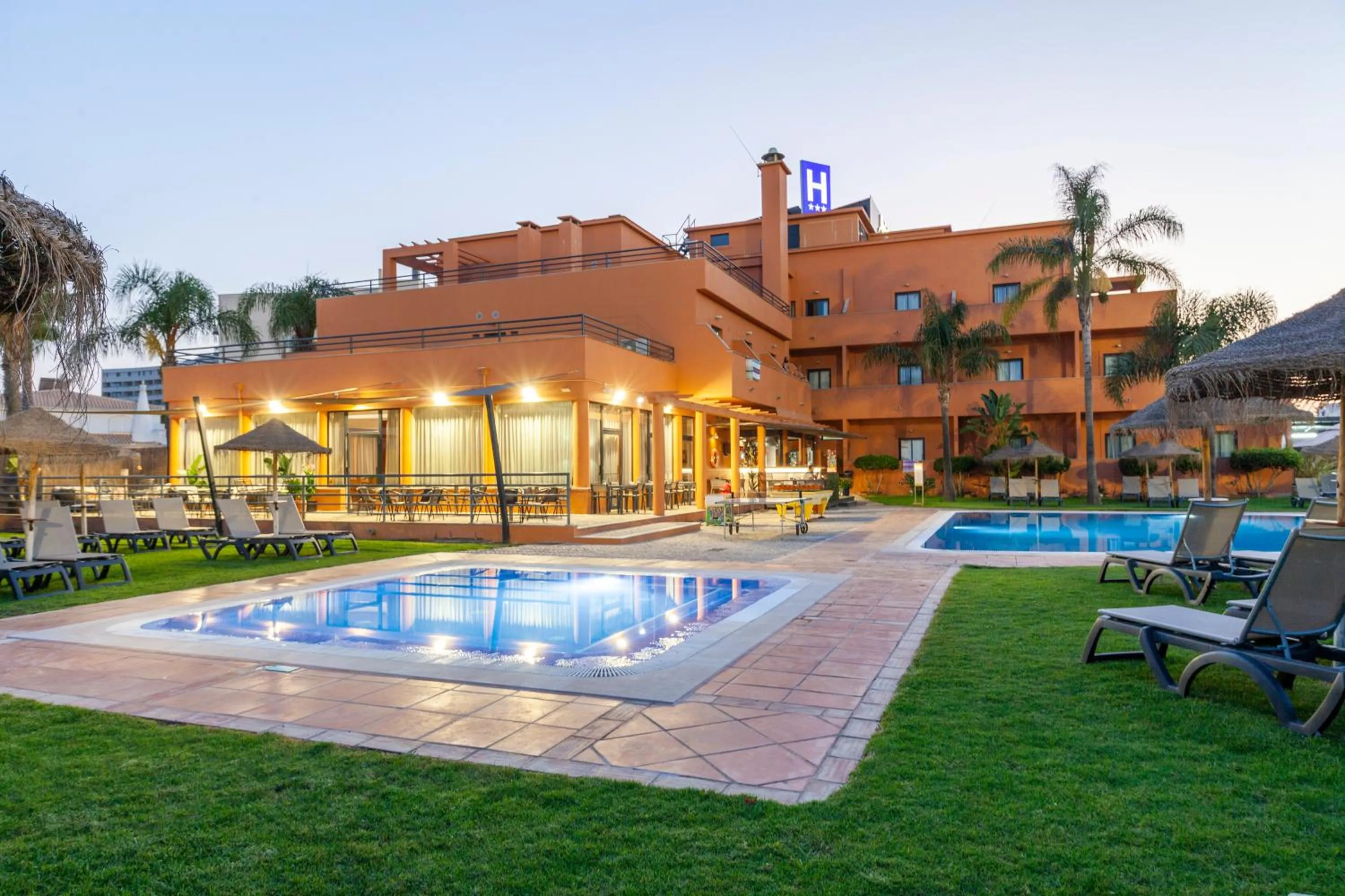 Swimming pool in Hotel Praia Sol